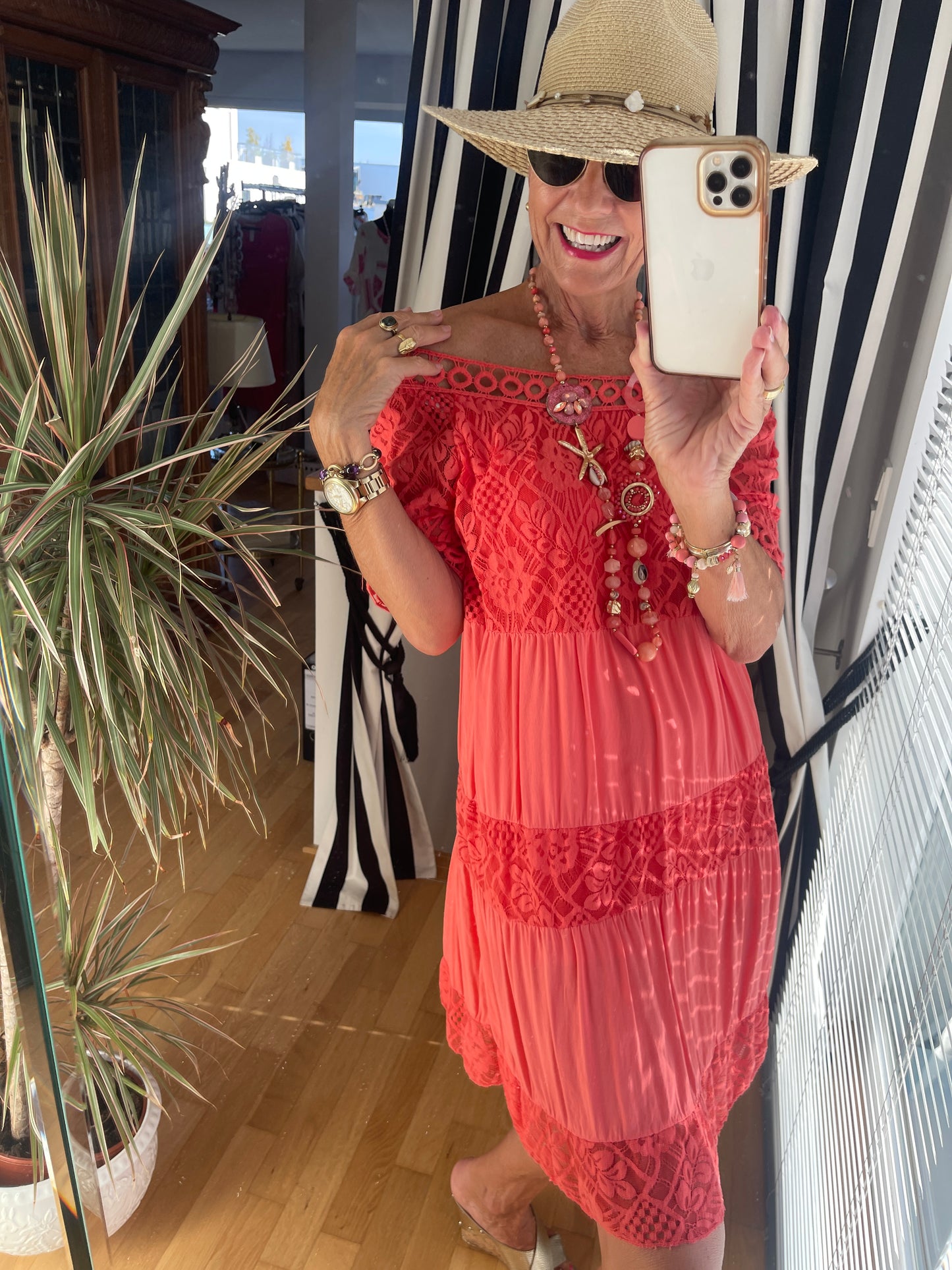 Modell NAPOLINA €79,90; ein luftiges, sommerliches Modell, das man auch toll im Carmen-Style tragen kann