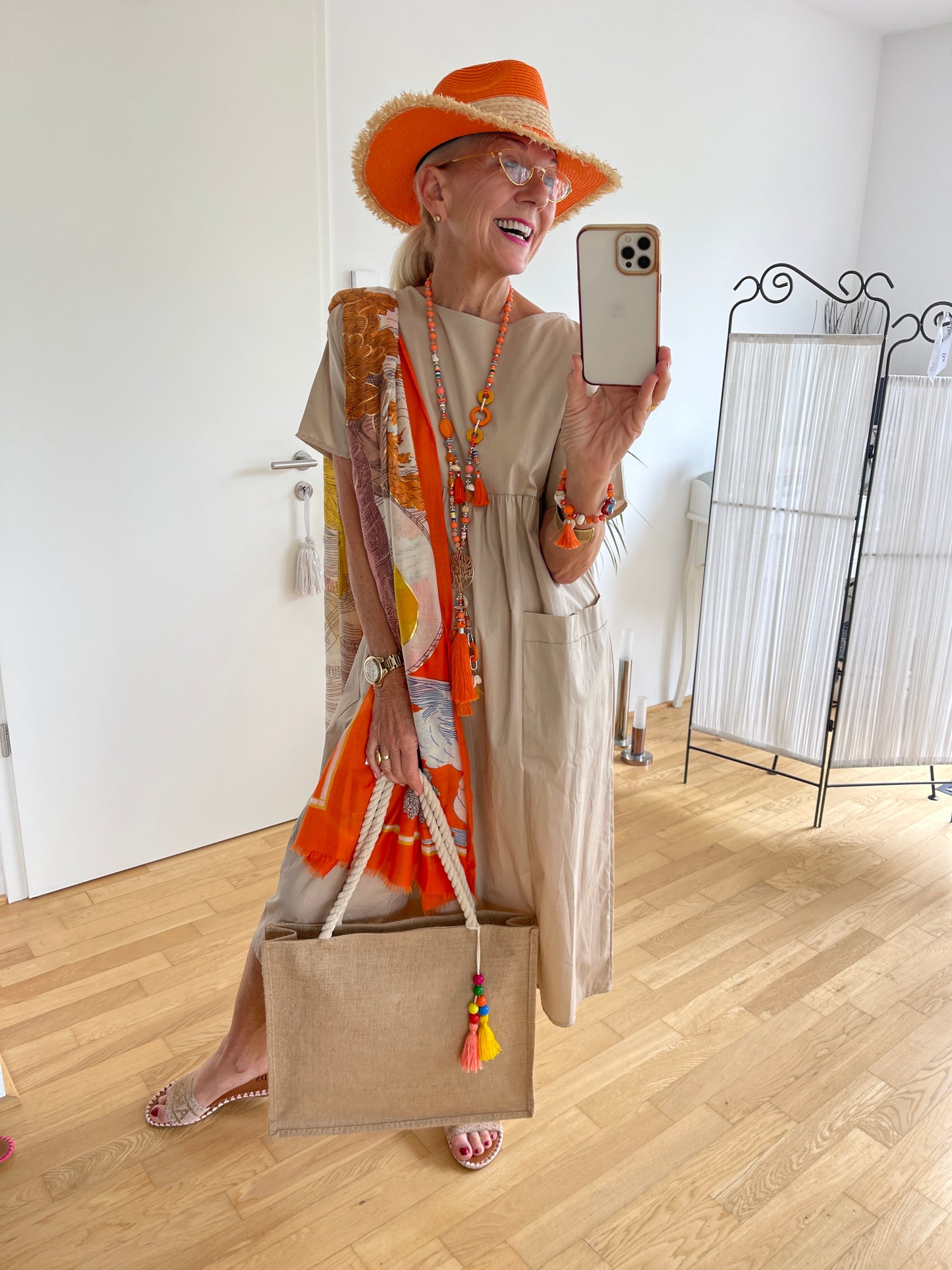 Kleid CANNES €119,90; extravagant lässiger Chic, ein Fashionhiglight