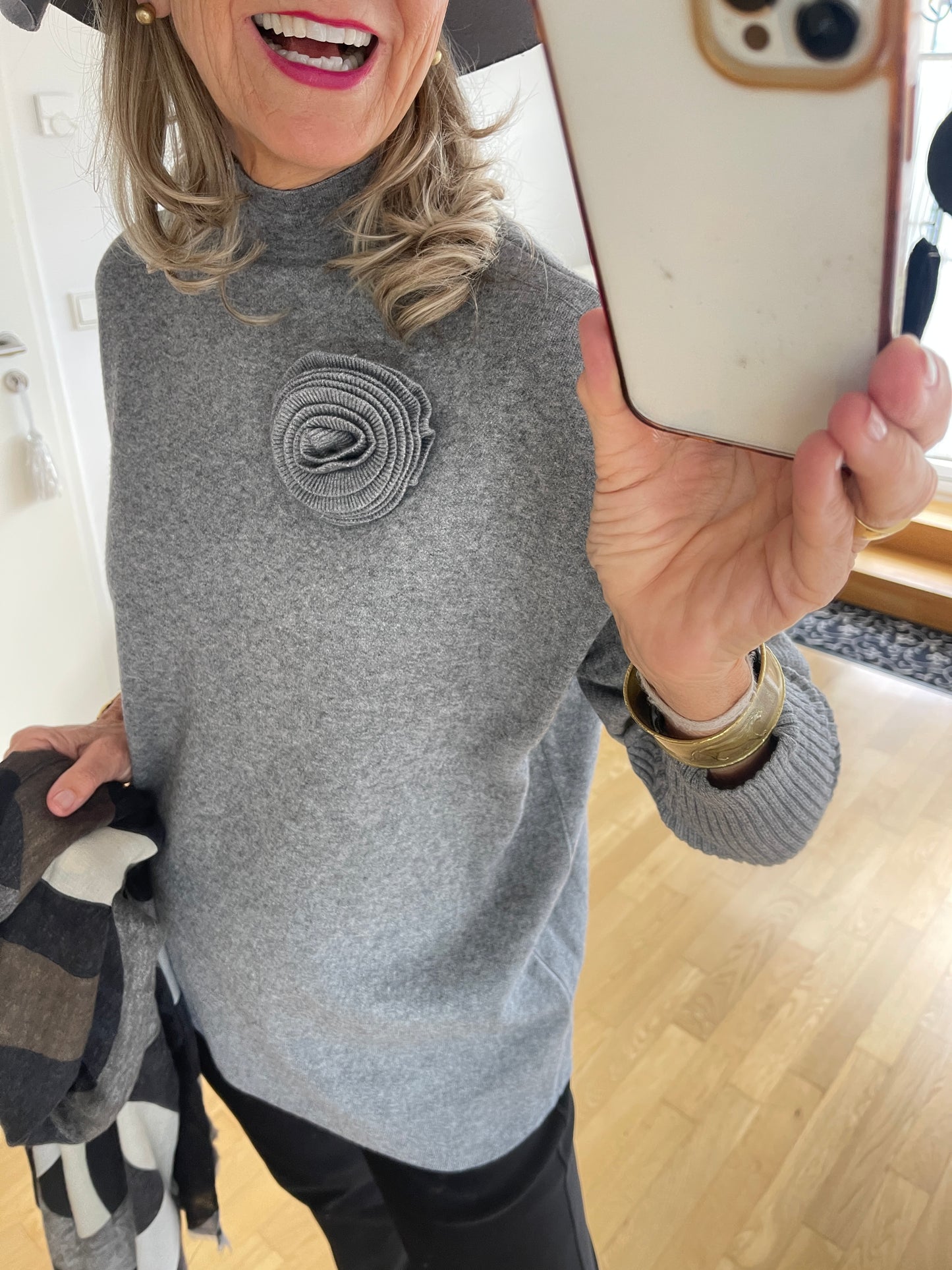 Oberteil MELANIA grey €89,90; lässig, extravagant und herrlich angenehm