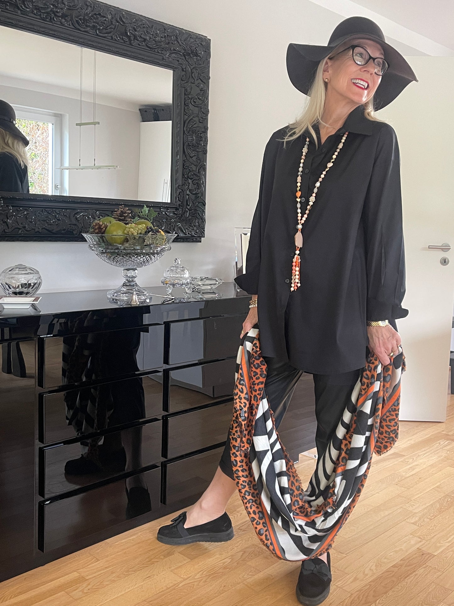 Bluse JETTE black; jetzt €59,90 statt €89,90 Super extravagante Oversize-Long-Bluse. Ein richtiger Hingucker!!