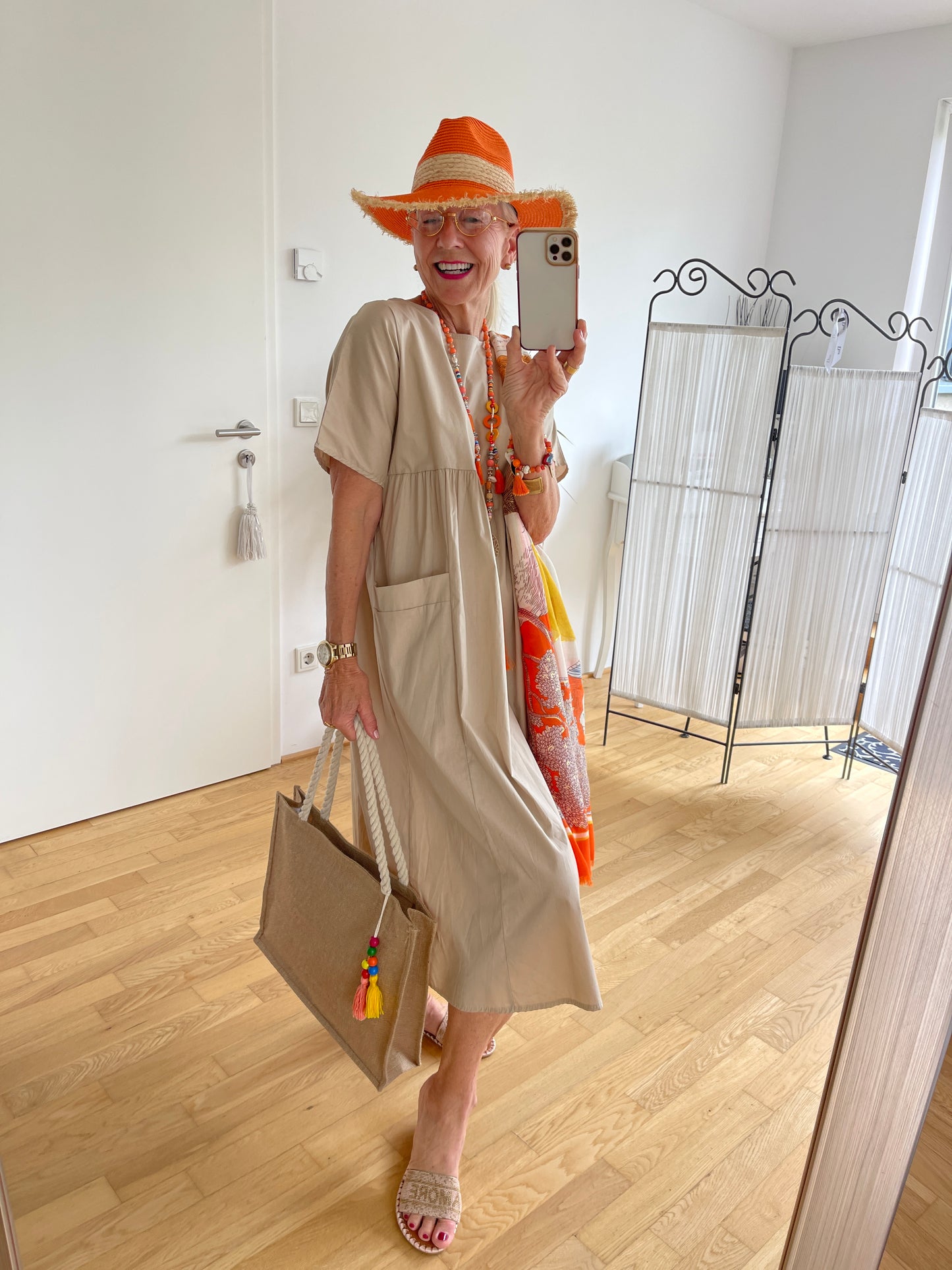 Kleid CANNES €119,90; extravagant lässiger Chic, ein Fashionhiglight