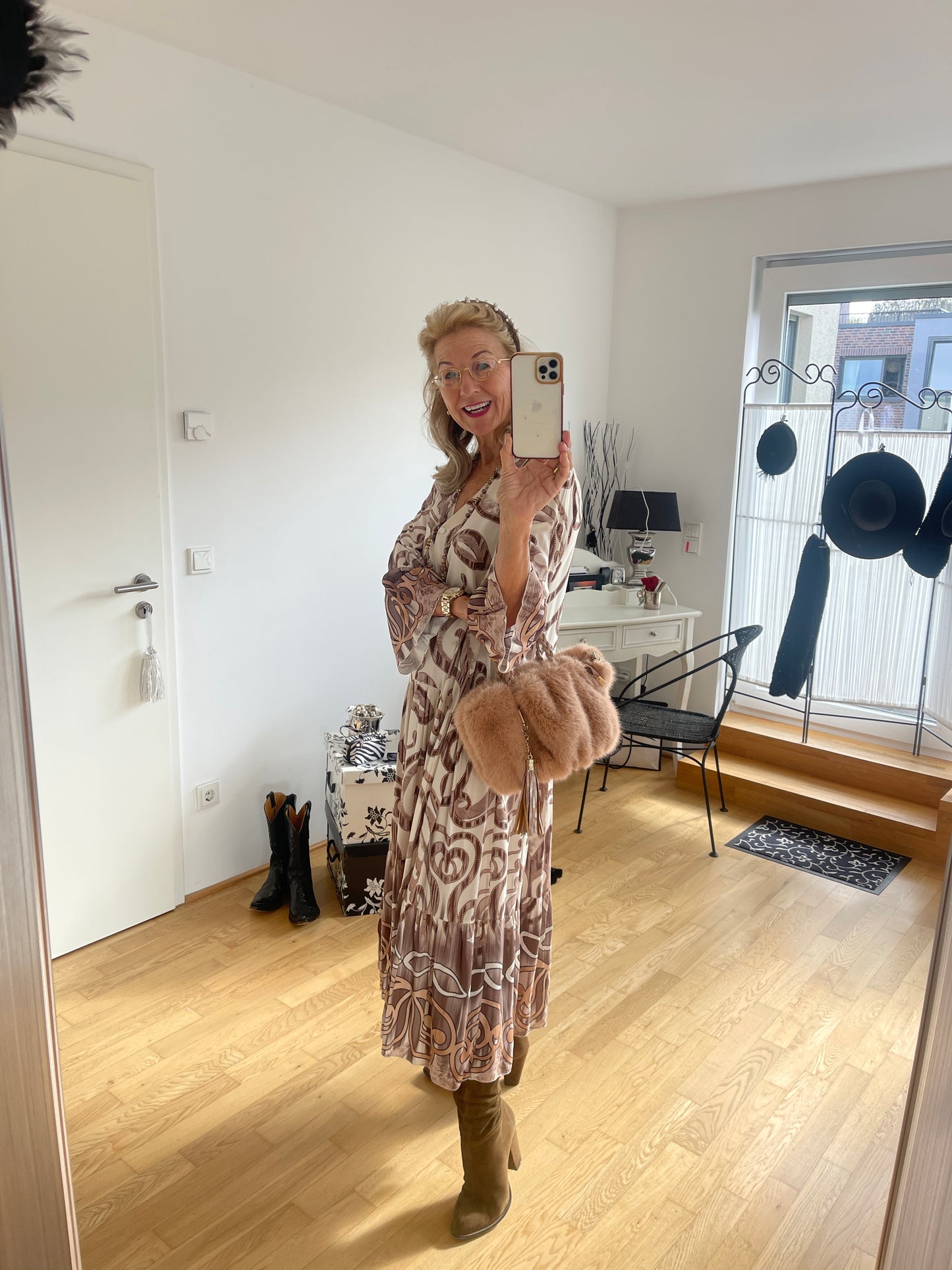 Kleid MONZA mokka; €99,90, stylisch und perfekt kombinierbar