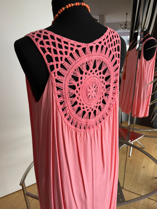 Kleid BURMA lachs €59,90 statt €79,90; ein schöner Rücken kann auch entzücken