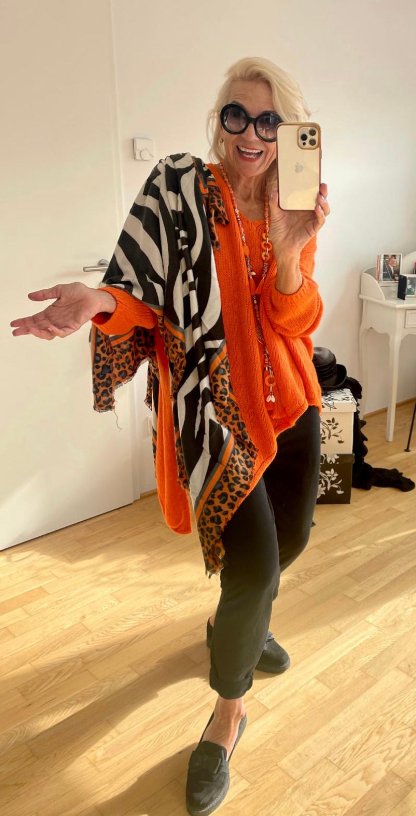 Schal LOLA leo orange; €49,90, fantastisch, kuscheliger Big-Schal
