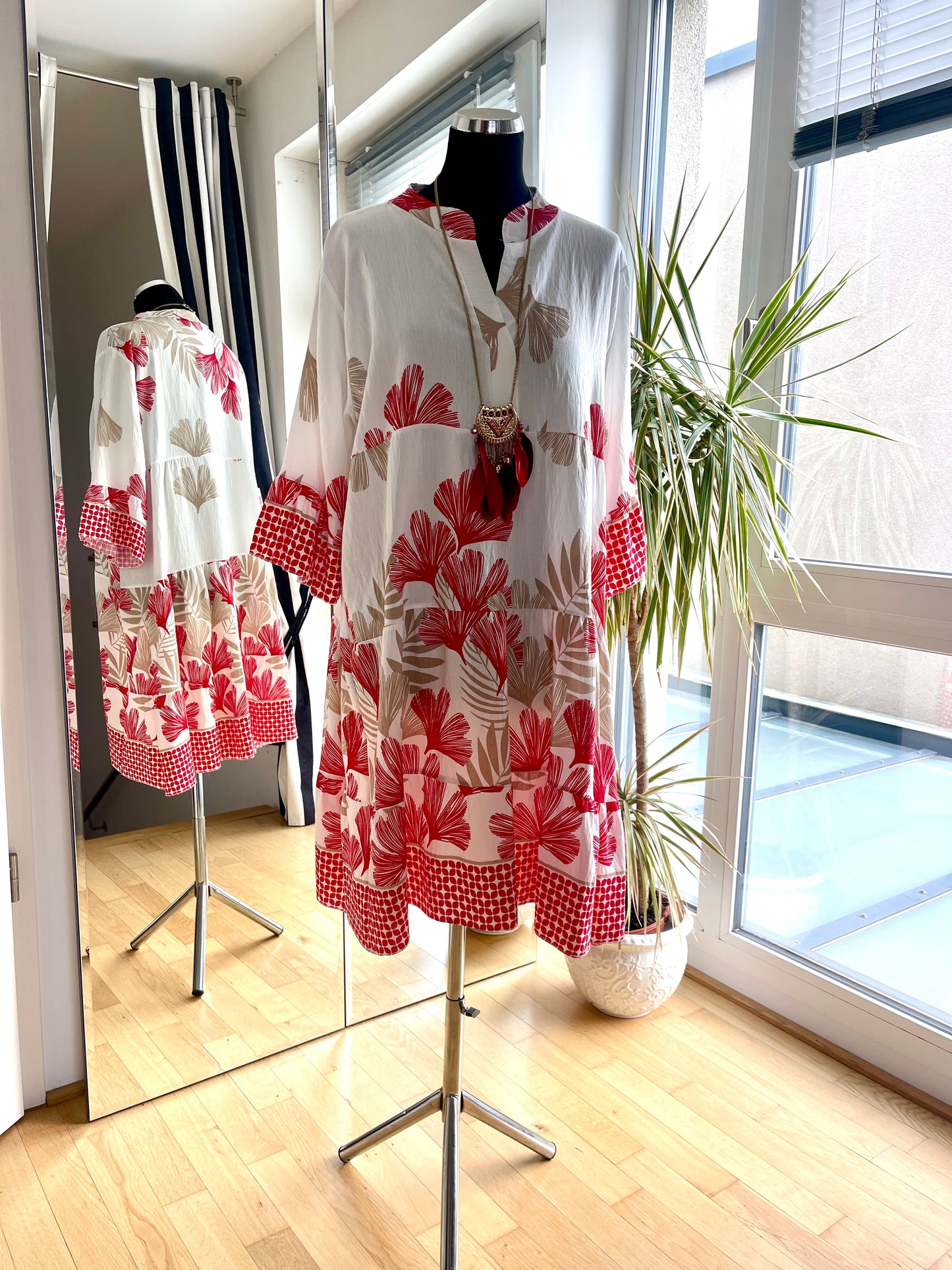 Tunika GINKO rot, beige-champagner im Outlet €69,90 statt €89,90; lässiger One-Size-Schnitt, klasse Print und tolles Material
