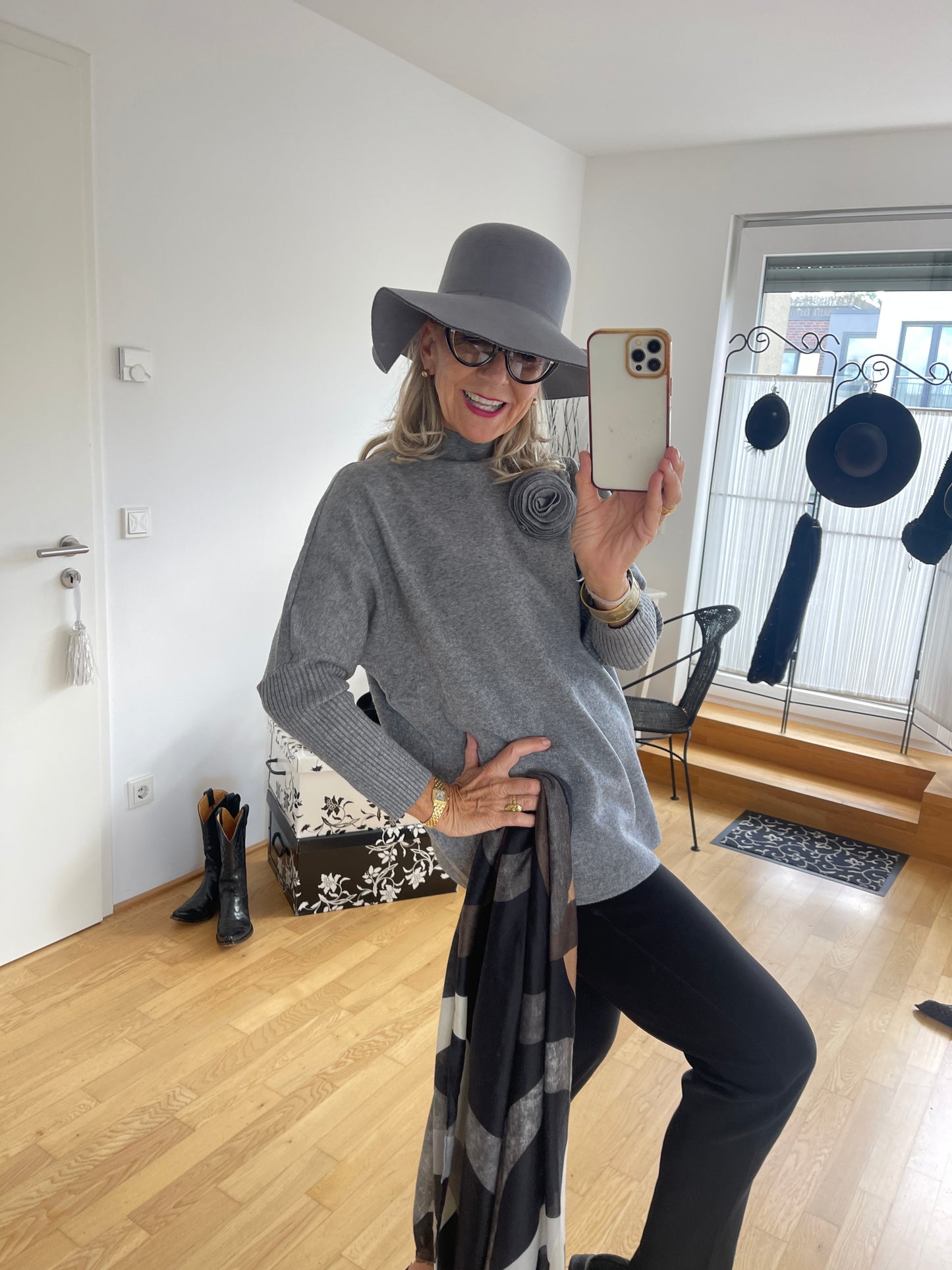 Oberteil MELANIA grey €89,90; lässig, extravagant und herrlich angenehm