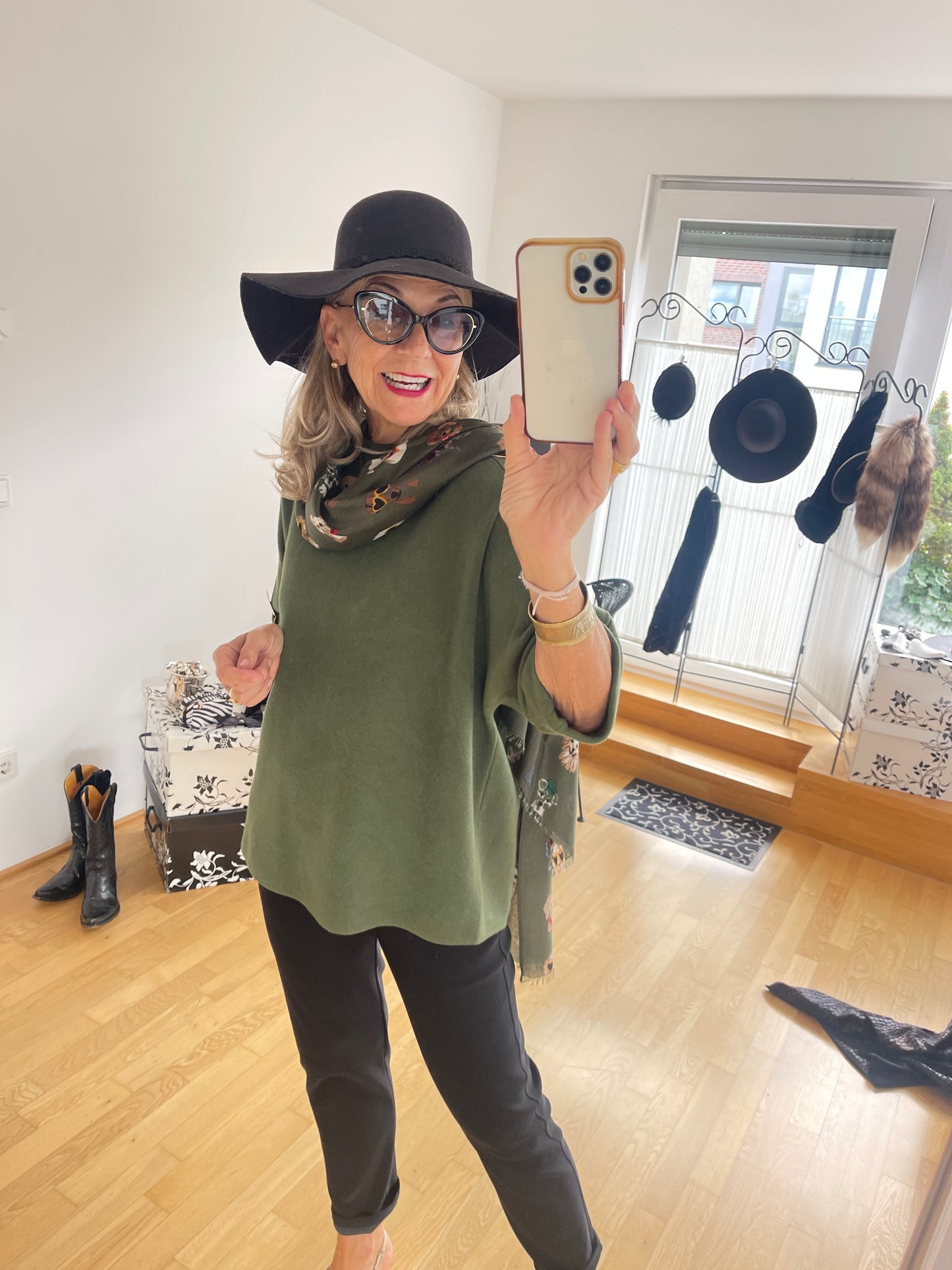 Oberteil SOLITÄR oliv €89,90; edel, stylisch, extravagant & perfekt auch für größere Größen