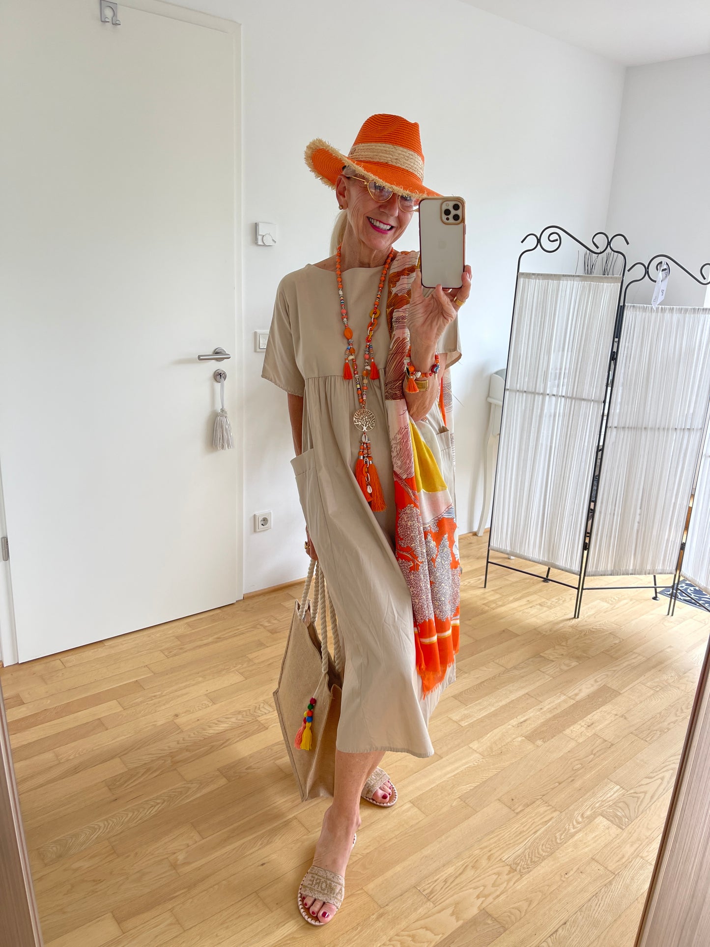 Kleid CANNES €119,90; extravagant lässiger Chic, ein Fashionhiglight