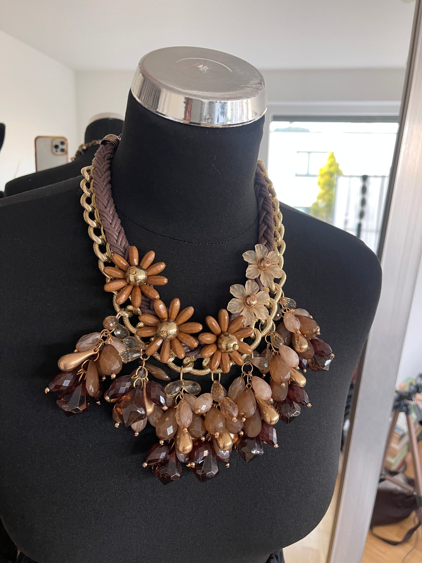 Kette Luna €49,90; wunderschönes ausdrucksstarkes Collier