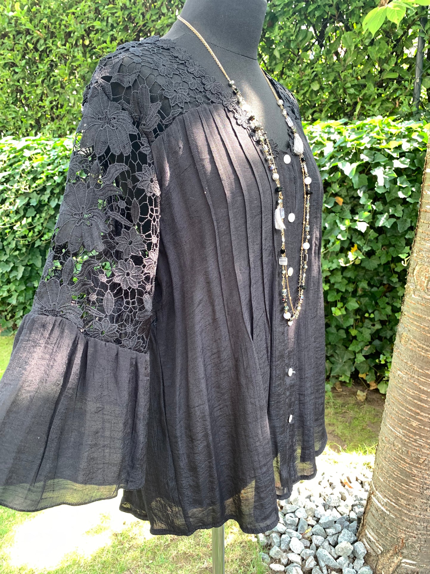 Bluse ADRIANE schwarz; jetzt €39,90 statt €79,90; duftig, luftig im Super-Summer-Sale