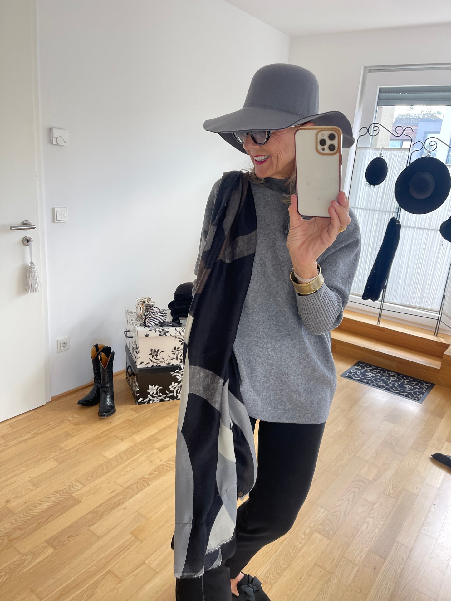Oberteil MELANIA grey €89,90; lässig, extravagant und herrlich angenehm