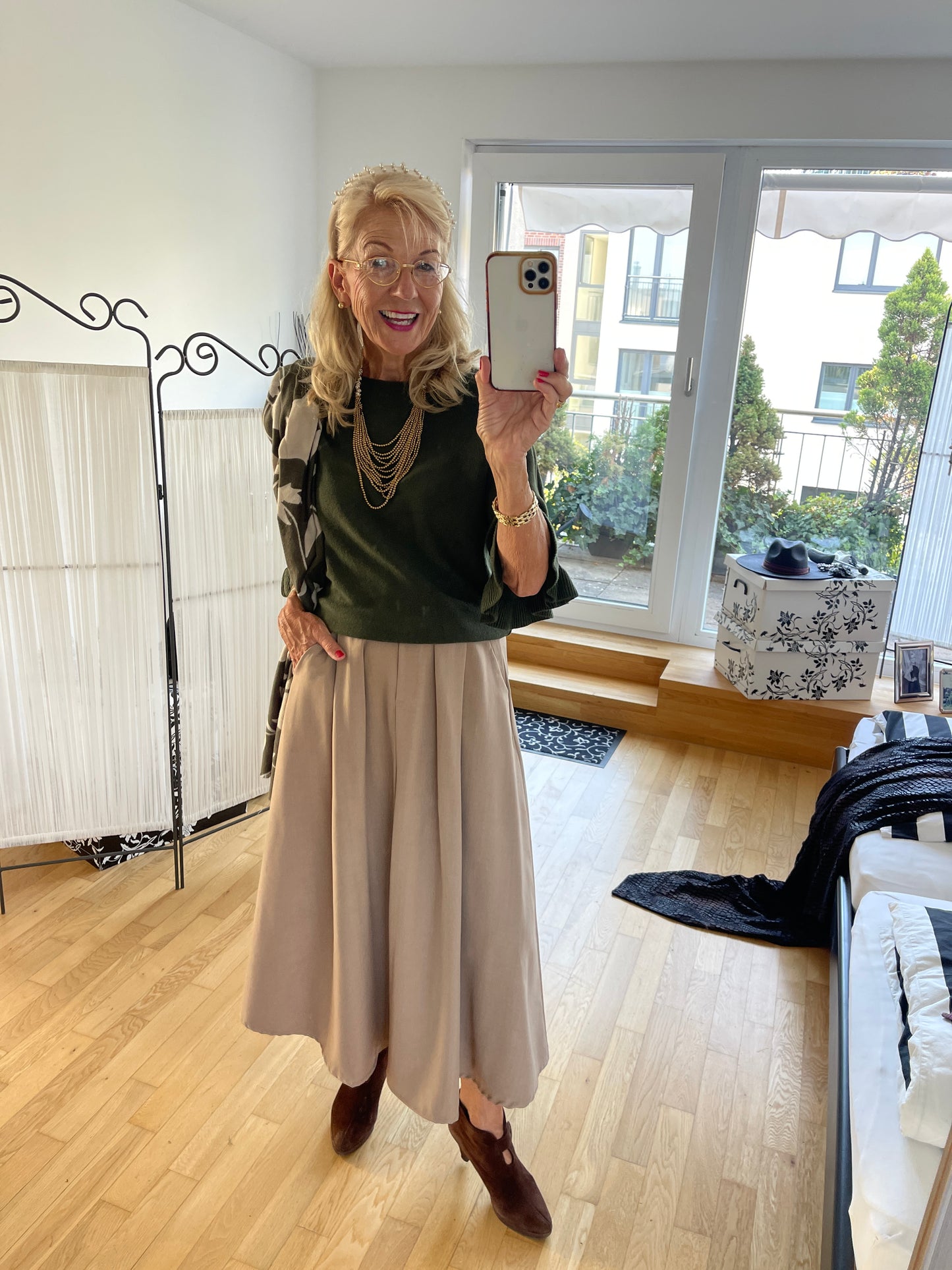 Pullover COLETTE olive €69,90; edel, schick und kuschelig