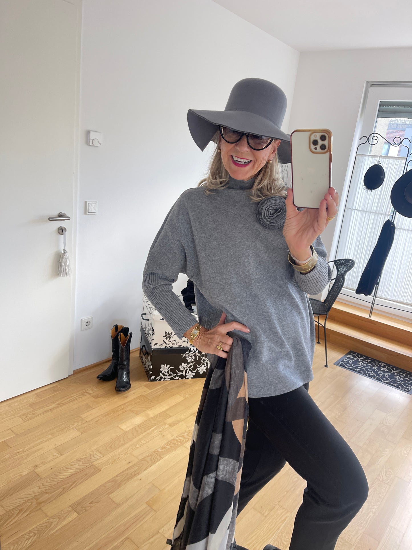 Oberteil MELANIA grey €89,90; lässig, extravagant und herrlich angenehm