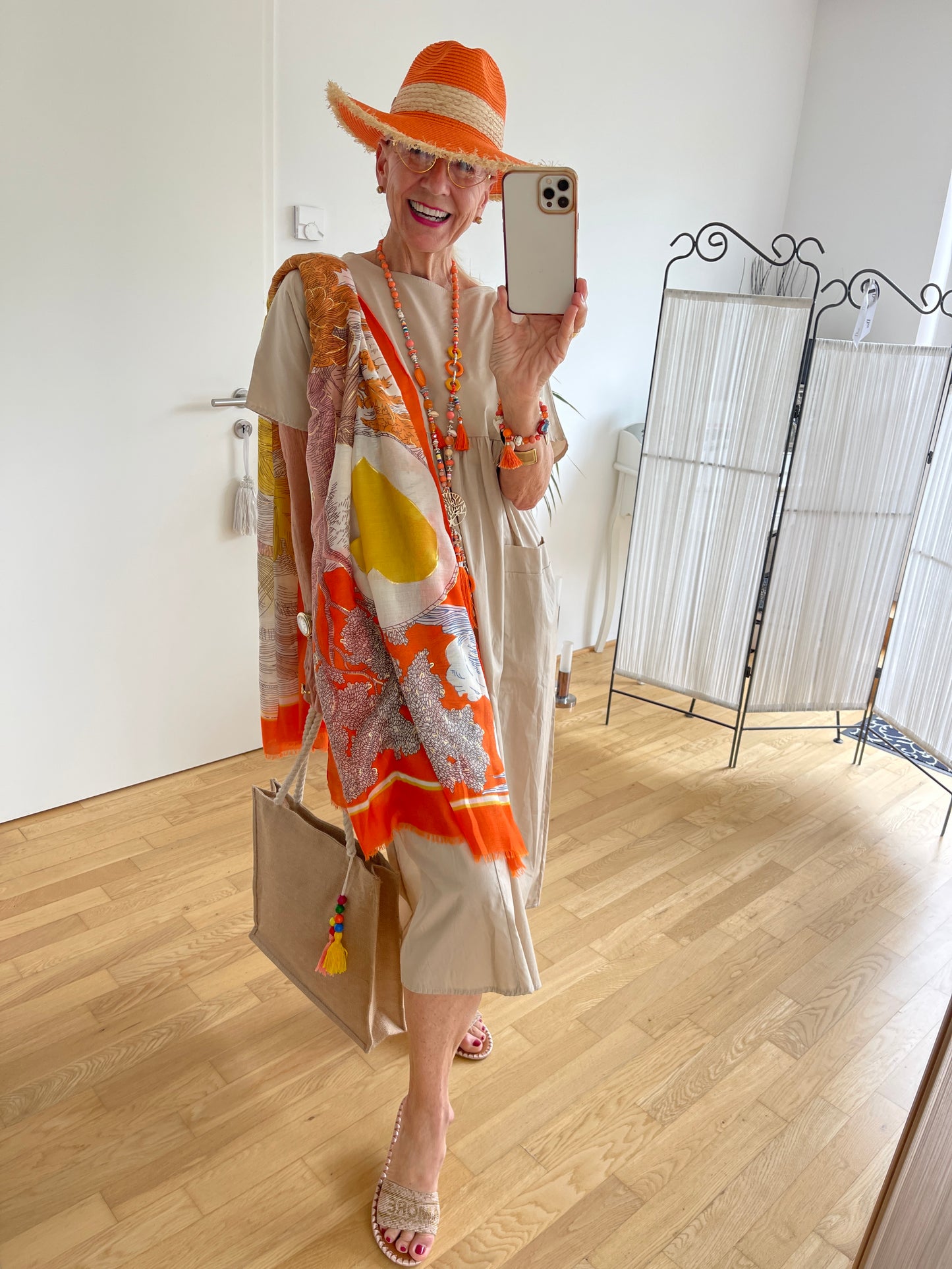 Kleid CANNES €119,90; extravagant lässiger Chic, ein Fashionhiglight