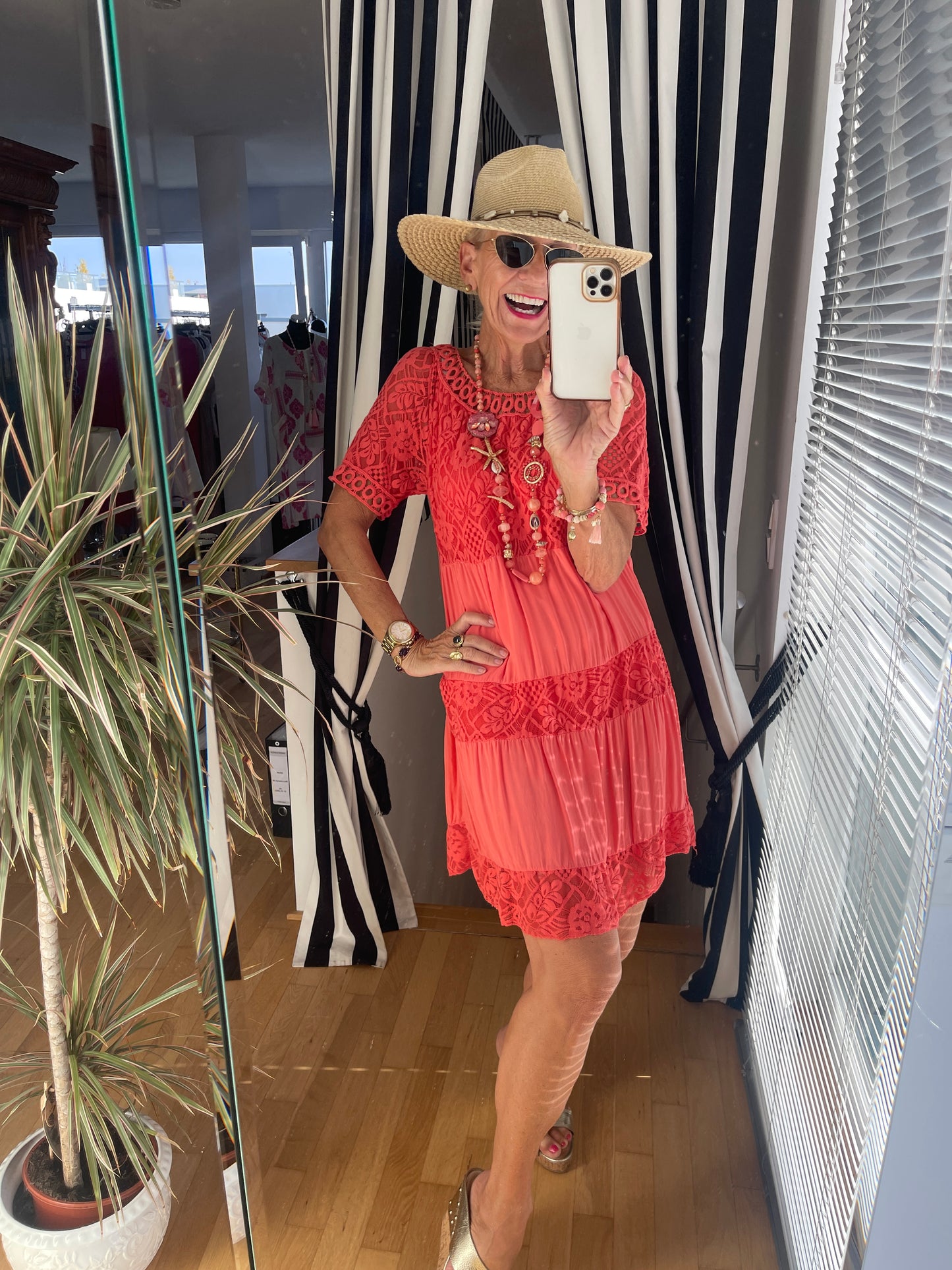 Modell NAPOLINA €79,90; ein luftiges, sommerliches Modell, das man auch toll im Carmen-Style tragen kann