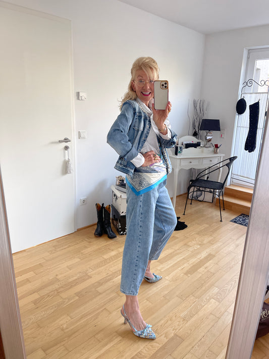 Jacke MANU €99,90; … Jeans mit dem gewissen Etwas