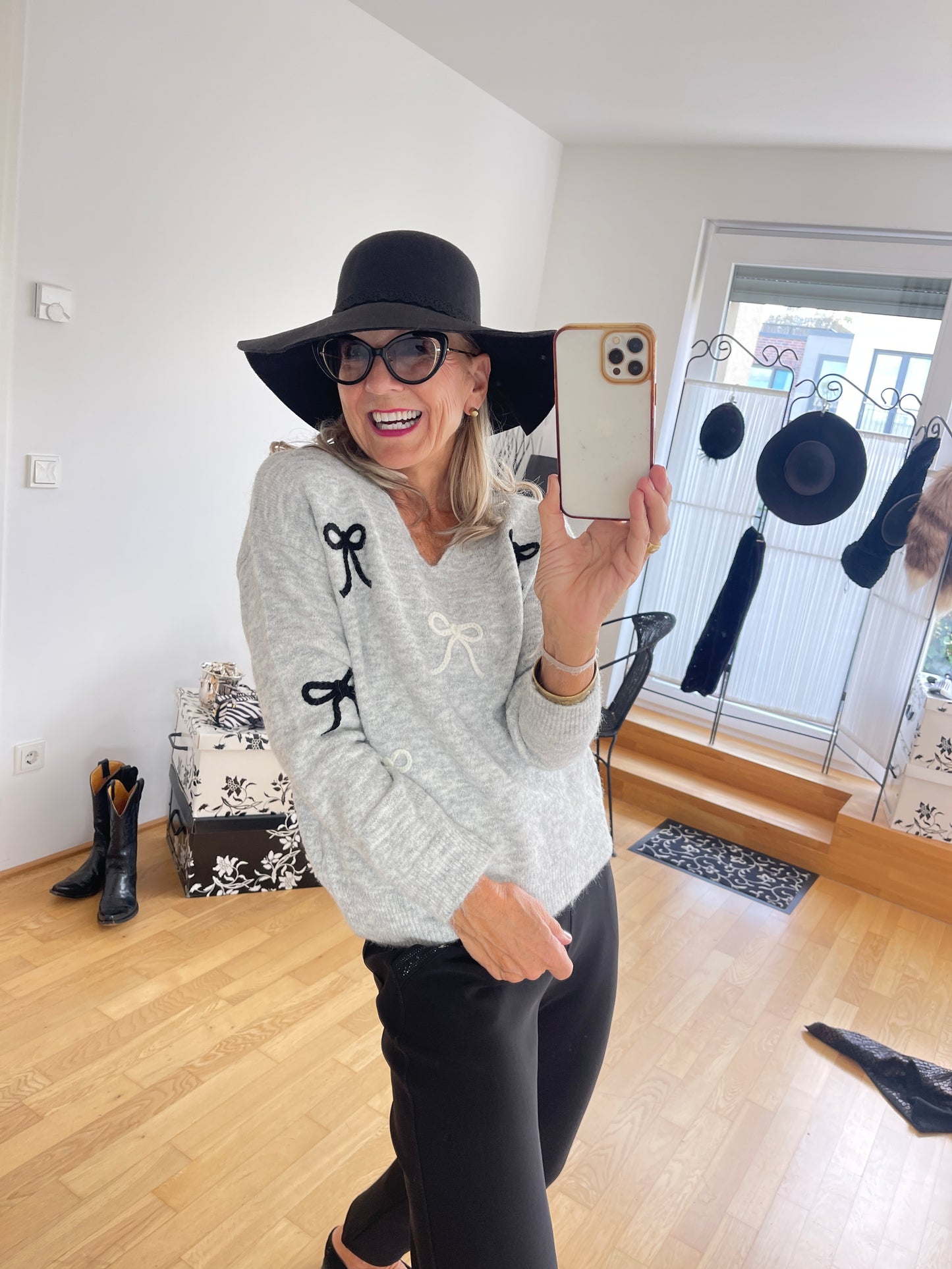 Pullover NALA grey €79,90; einfach hübsch.. ausgefallen.. was besonderes!