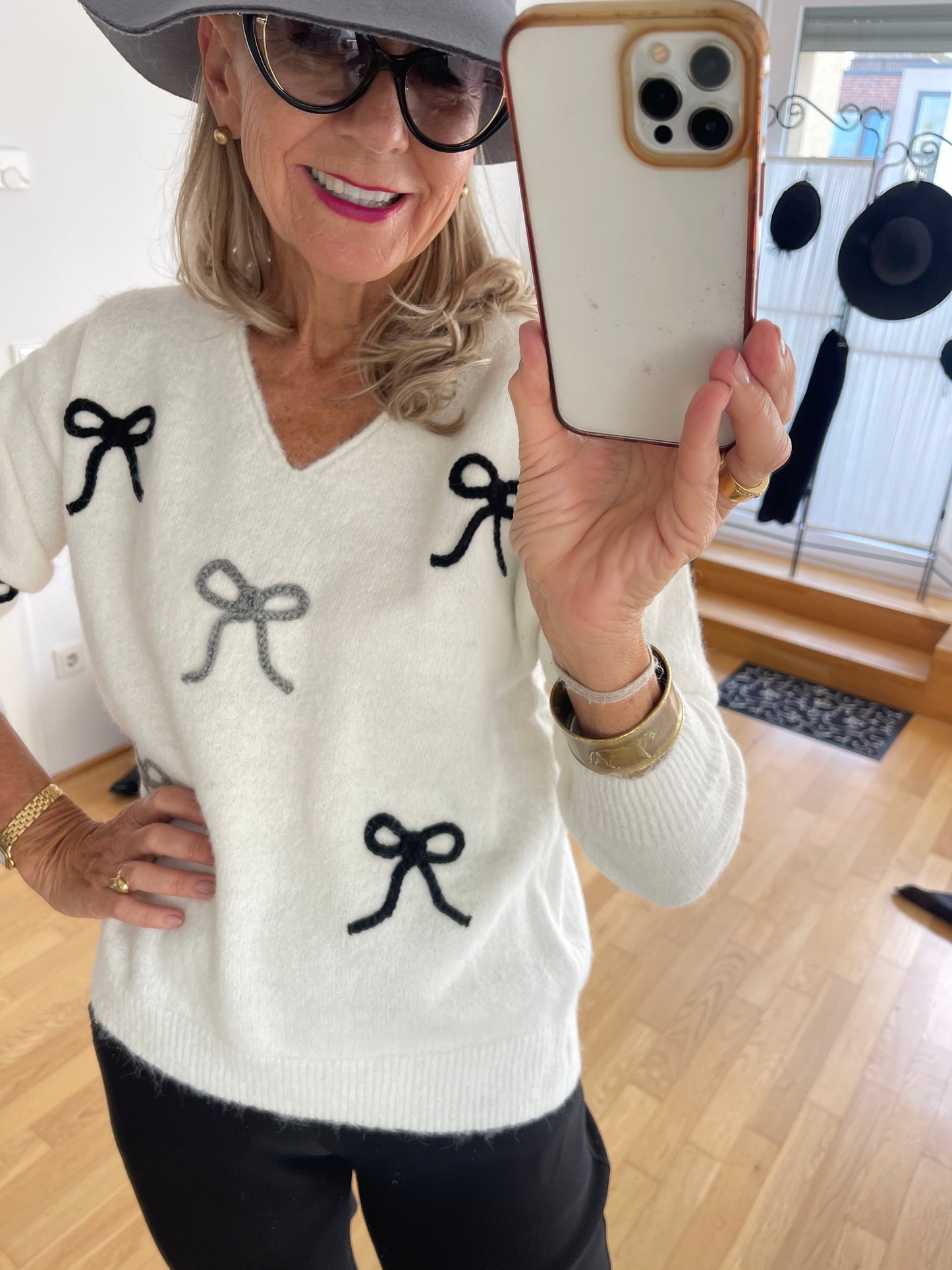 Pullover NALA white €79,90; ausgefallen, schick, kuschelig … was besonderes!!