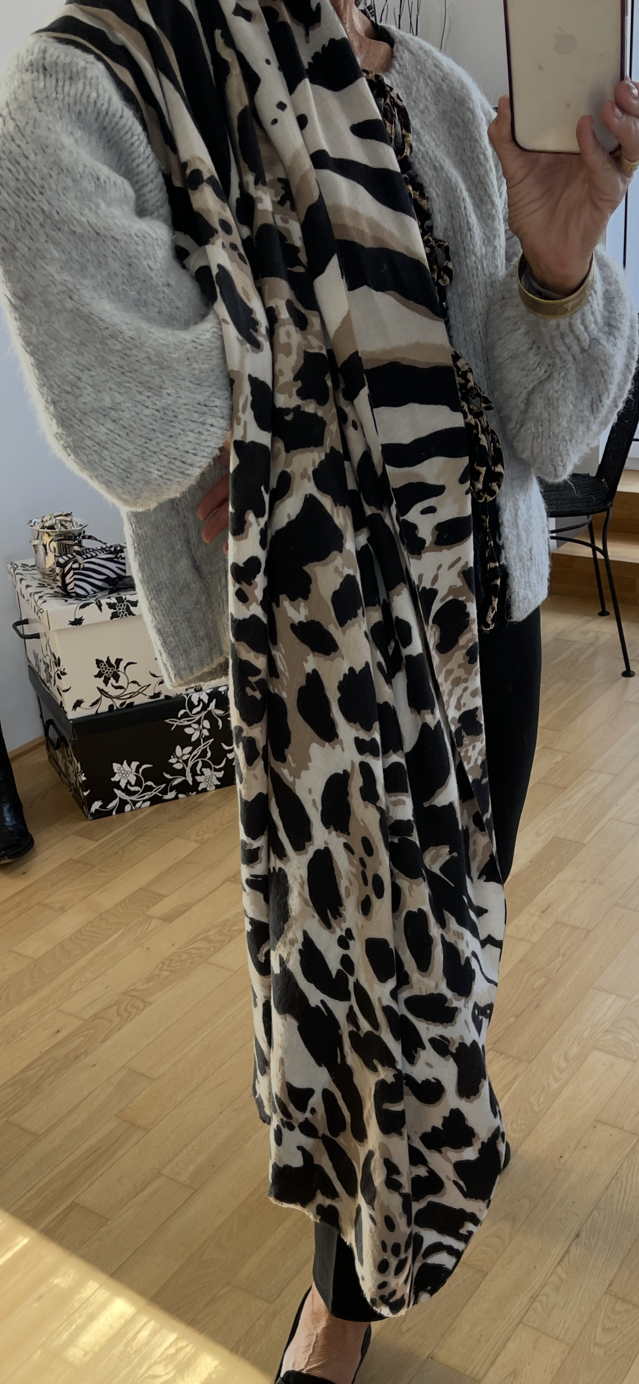 Schal CHRISTINA beige/schwarz €49,90, stylisch & kuschelig, mega im Trend