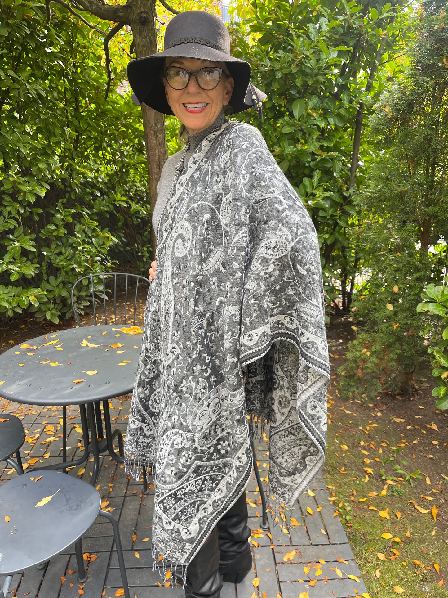 Schal Castell €49,90; … Ein ganz besonderes Teil!!!!