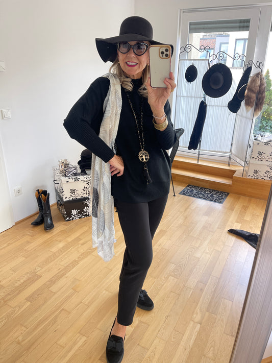 Pullover MELANIA black €€69,90 statt €89,90; „Im Black-Friday-Outlet“ lässig, edel und herrlich angenehm