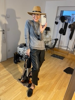 Pullover MOLLY grey €79,90; stylischer Look & herrlich angenehm zu tragen