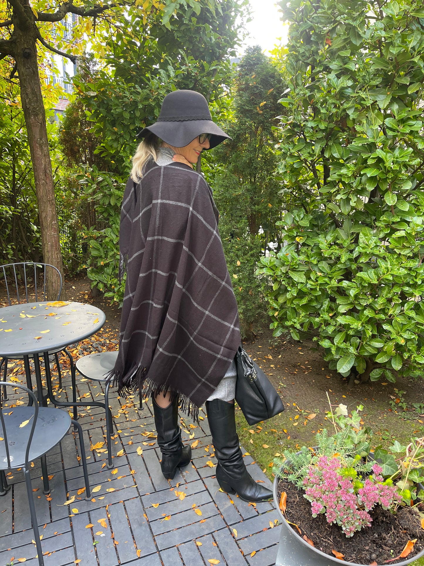 Schal Adria €89,90; super schicker Poncho… Edles Must-Have