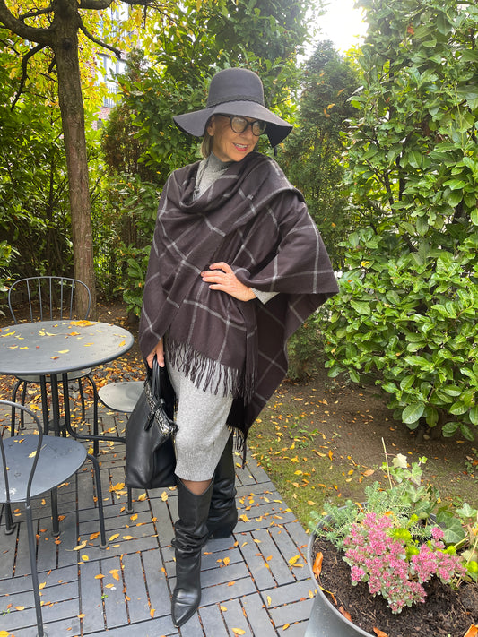 Schal Adria grau/schwarz; super schicker Poncho… Edles Must-Have! „JETZT SCHON IM BLACK-FRIDAY OUTLET“ nur noch €49,90 statt €89,90
