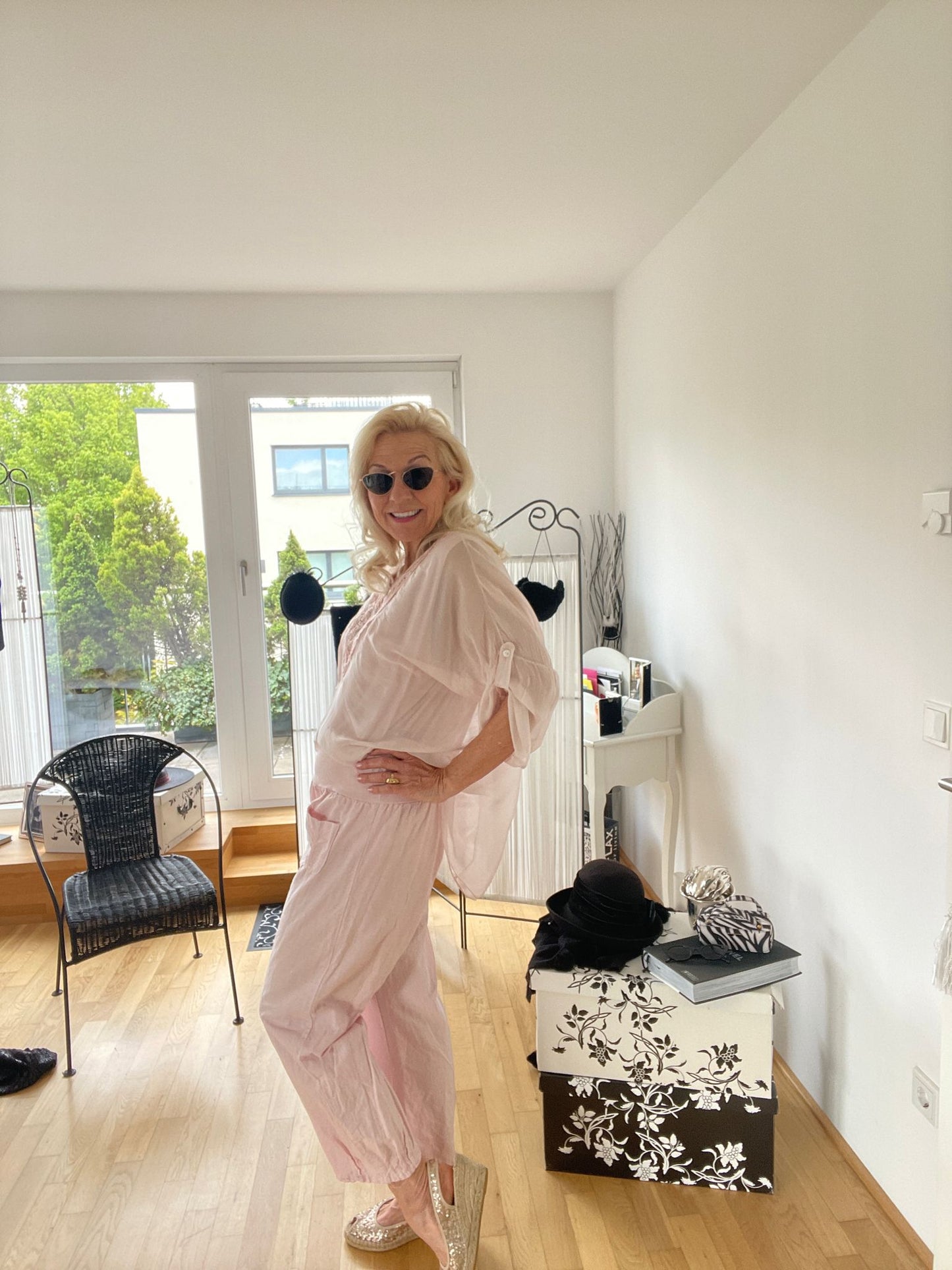 Hose Peggy rosé Gr.M €69,90; super sitzende Leinenhose mit Wohlfühlgarantie