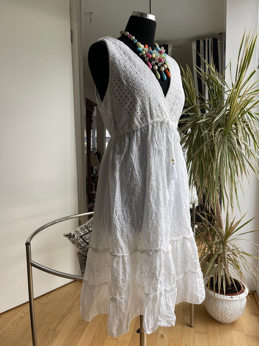 Kleid LUCY white €69,90 statt €89,90; dieses hübsche Modell darf nicht fehlen