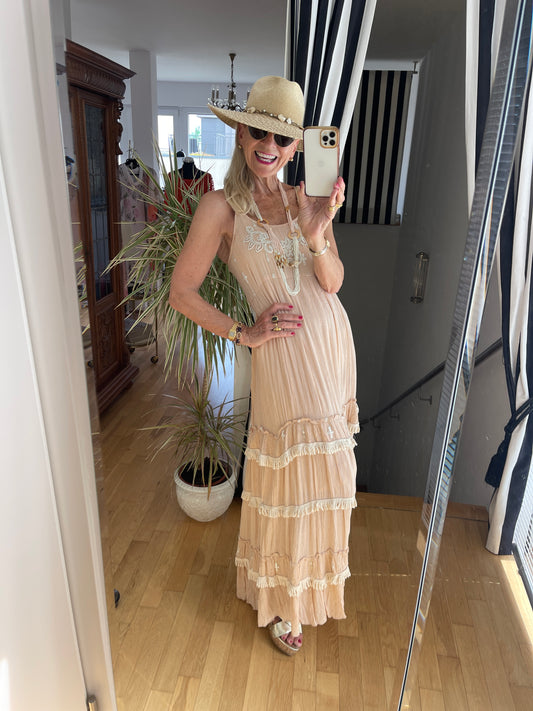 Kleid PALLAK €129,90; da kann der Sommer ewig dauern