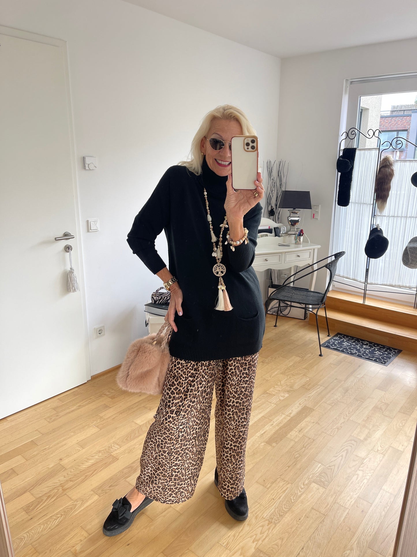 Pullover JACKY black €89,90; stylisch, locker und leger fallender Longpullover
