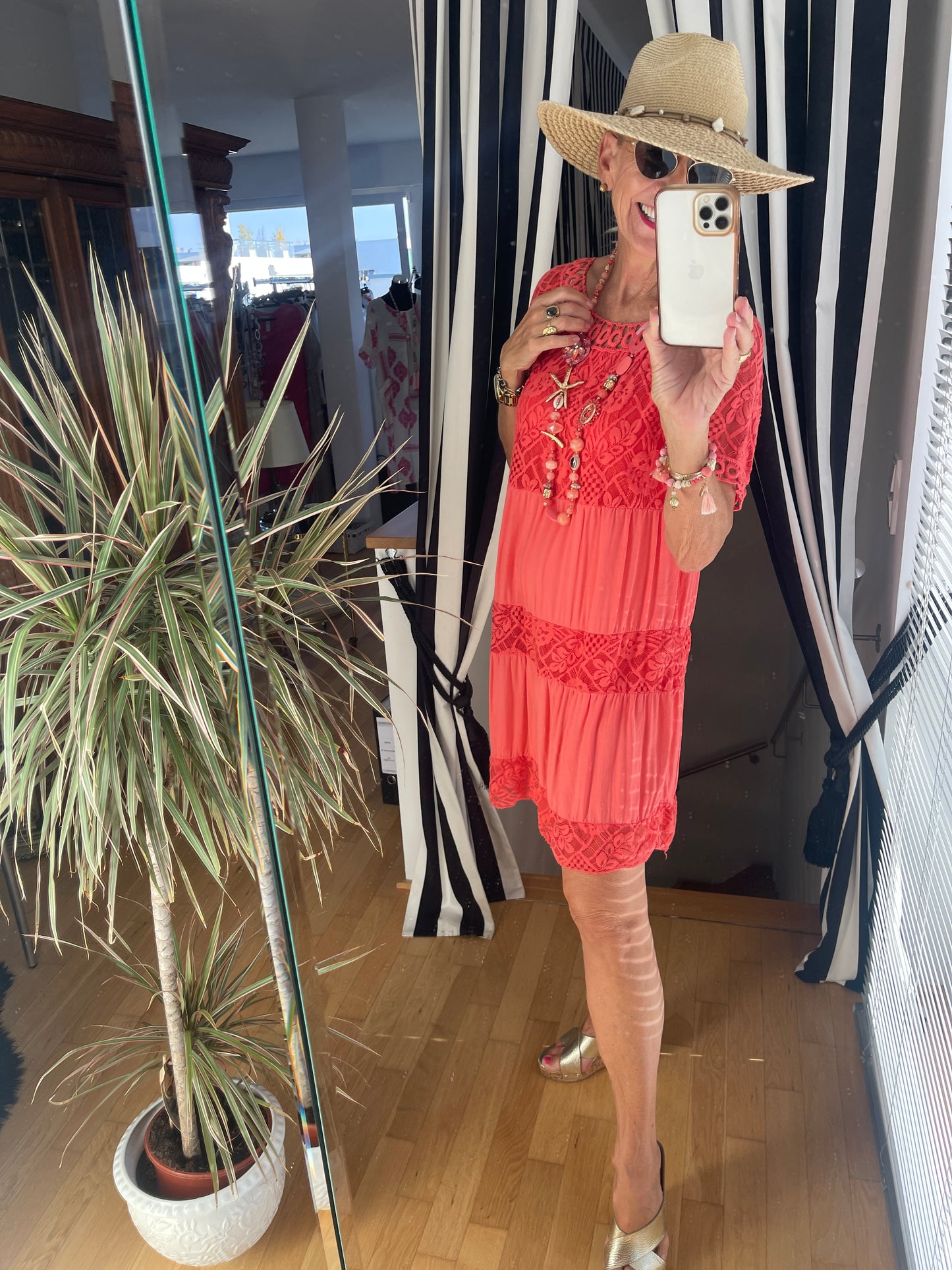 Modell NAPOLINA €79,90; ein luftiges, sommerliches Modell, das man auch toll im Carmen-Style tragen kann