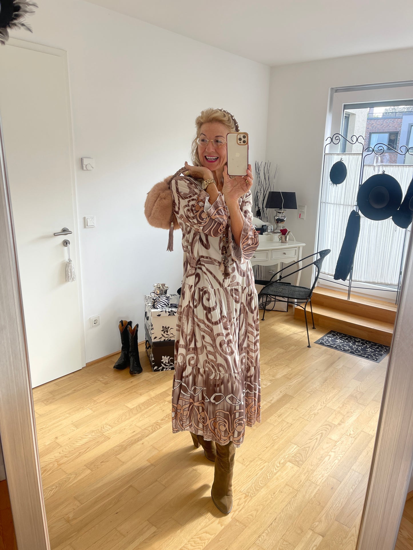 Kleid MONZA mokka; €99,90, stylisch und perfekt kombinierbar