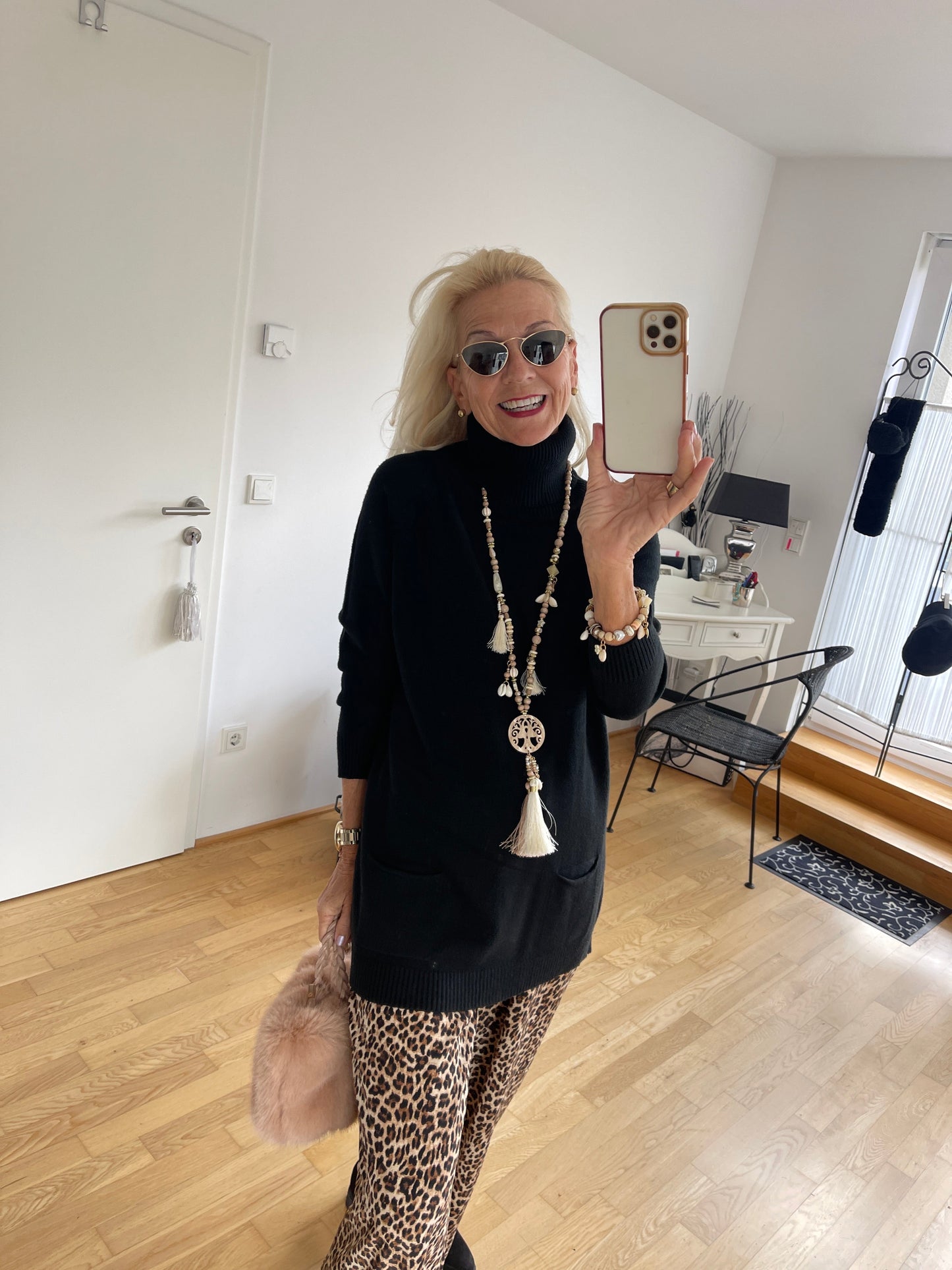 Pullover JACKY black €89,90; stylisch, locker und leger fallender Longpullover