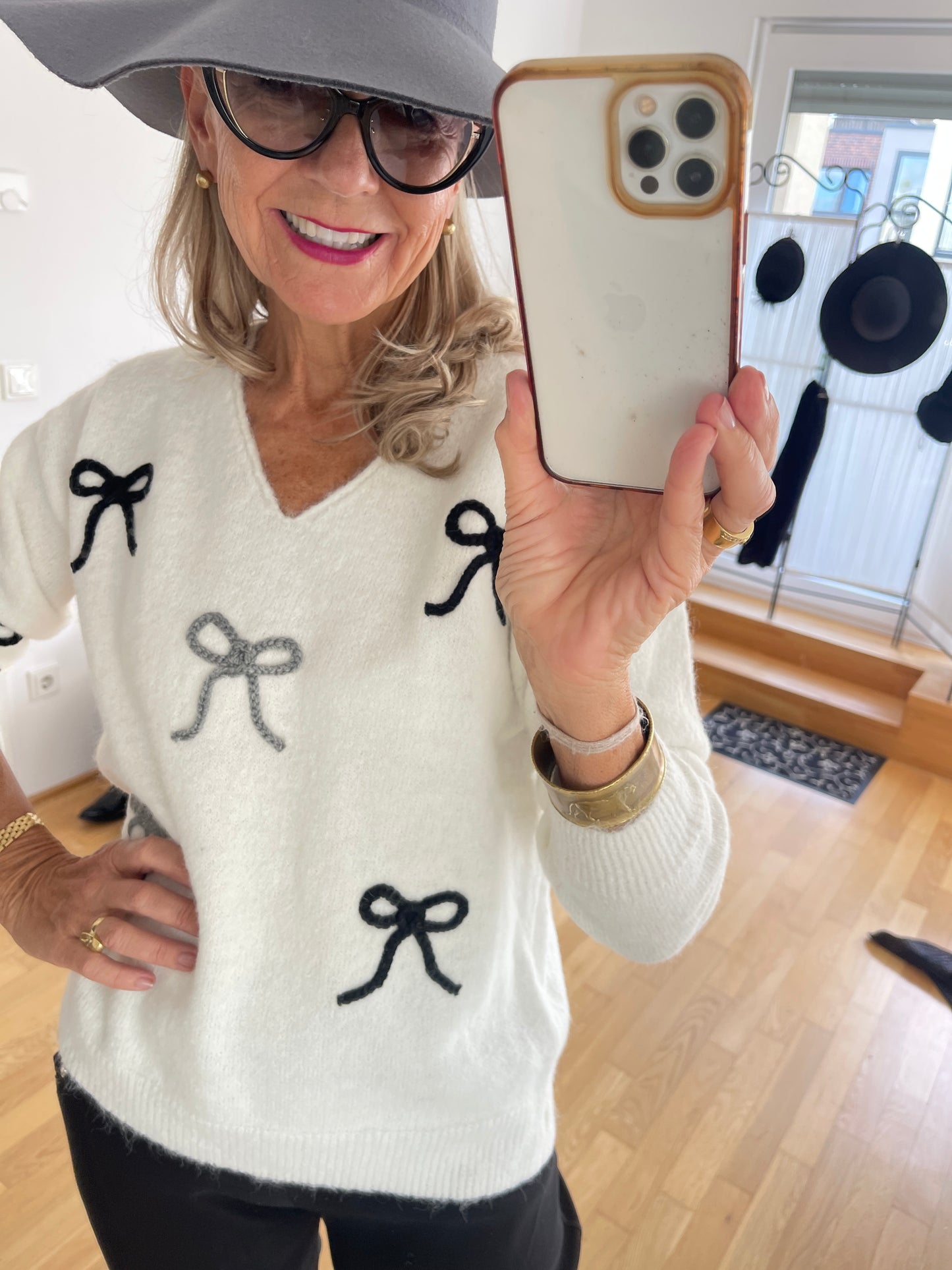 Pullover NALA white €79,90; ausgefallen, schick, kuschelig … was besonderes!!
