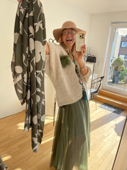 Schal PENELOPE oliv/beige €49,90; so wunderschön soft, so edel und herrlich angenehm 🍁