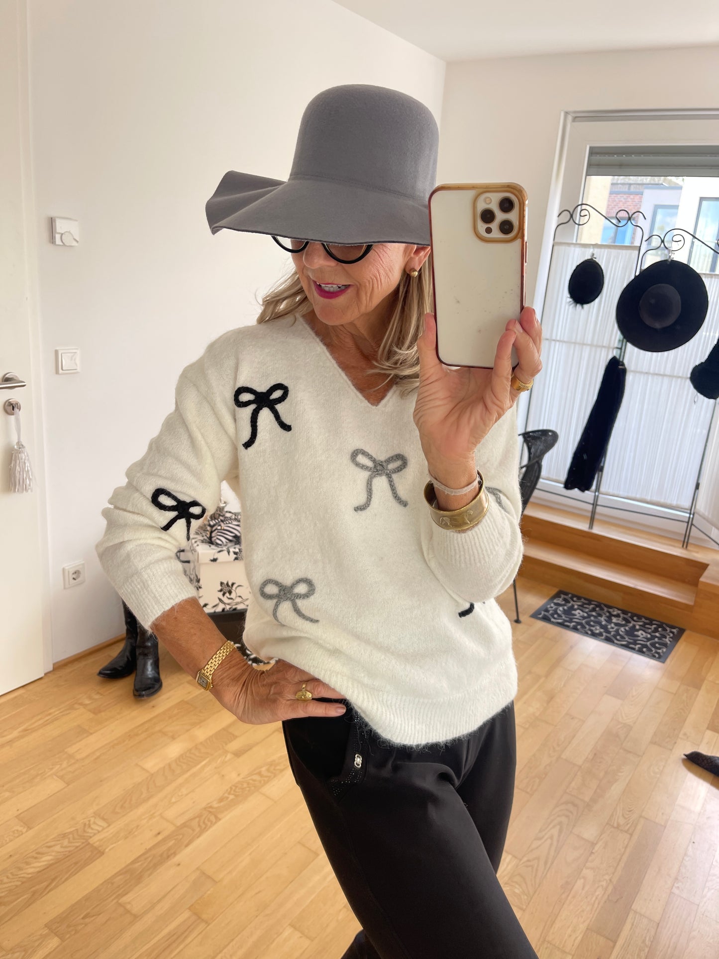 Pullover NALA white €79,90; ausgefallen, schick, kuschelig … was besonderes!!