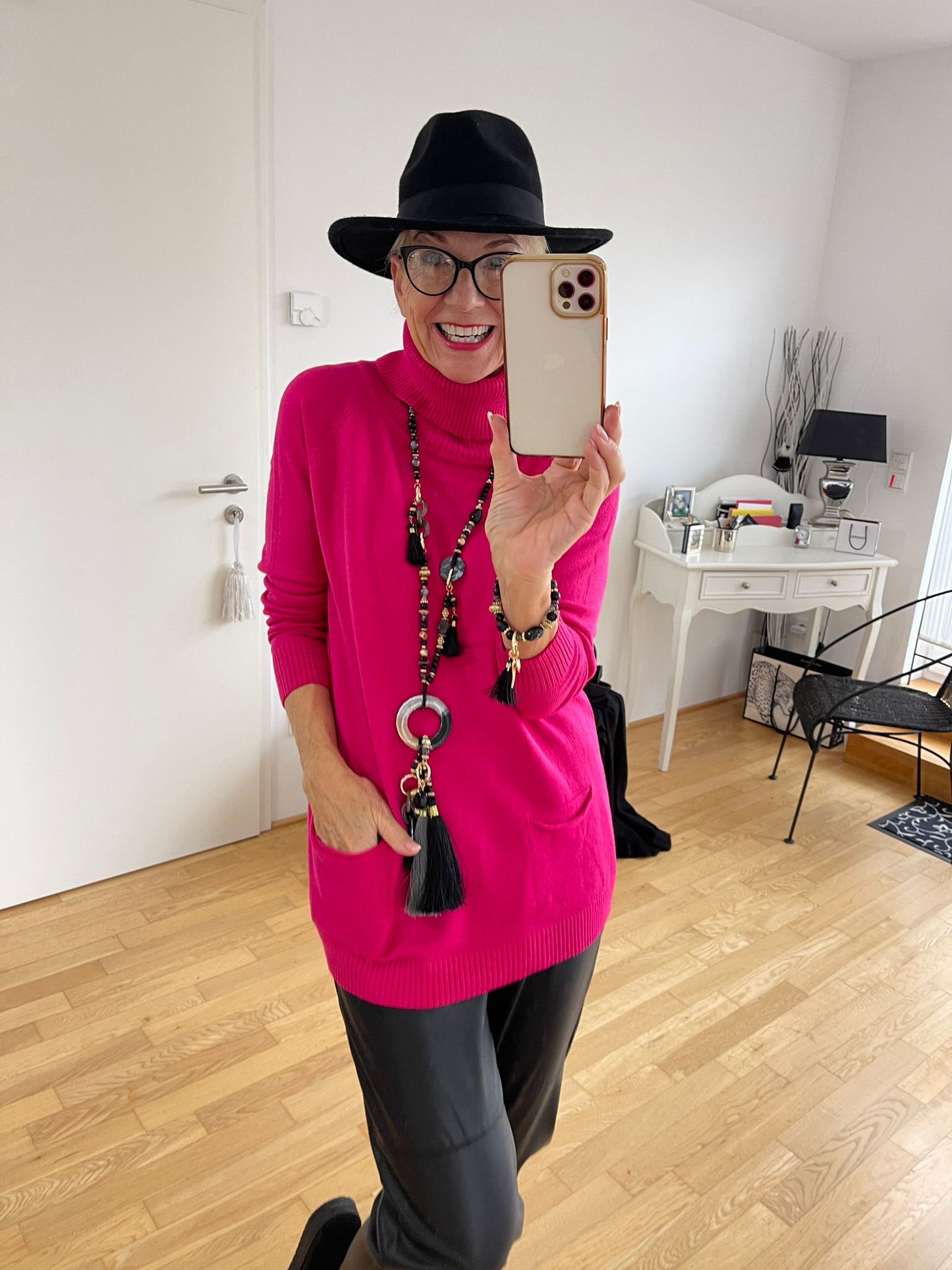 Pullover JACKY pink €69,90; edel und lässig, ein MUST-HAVE Basic!