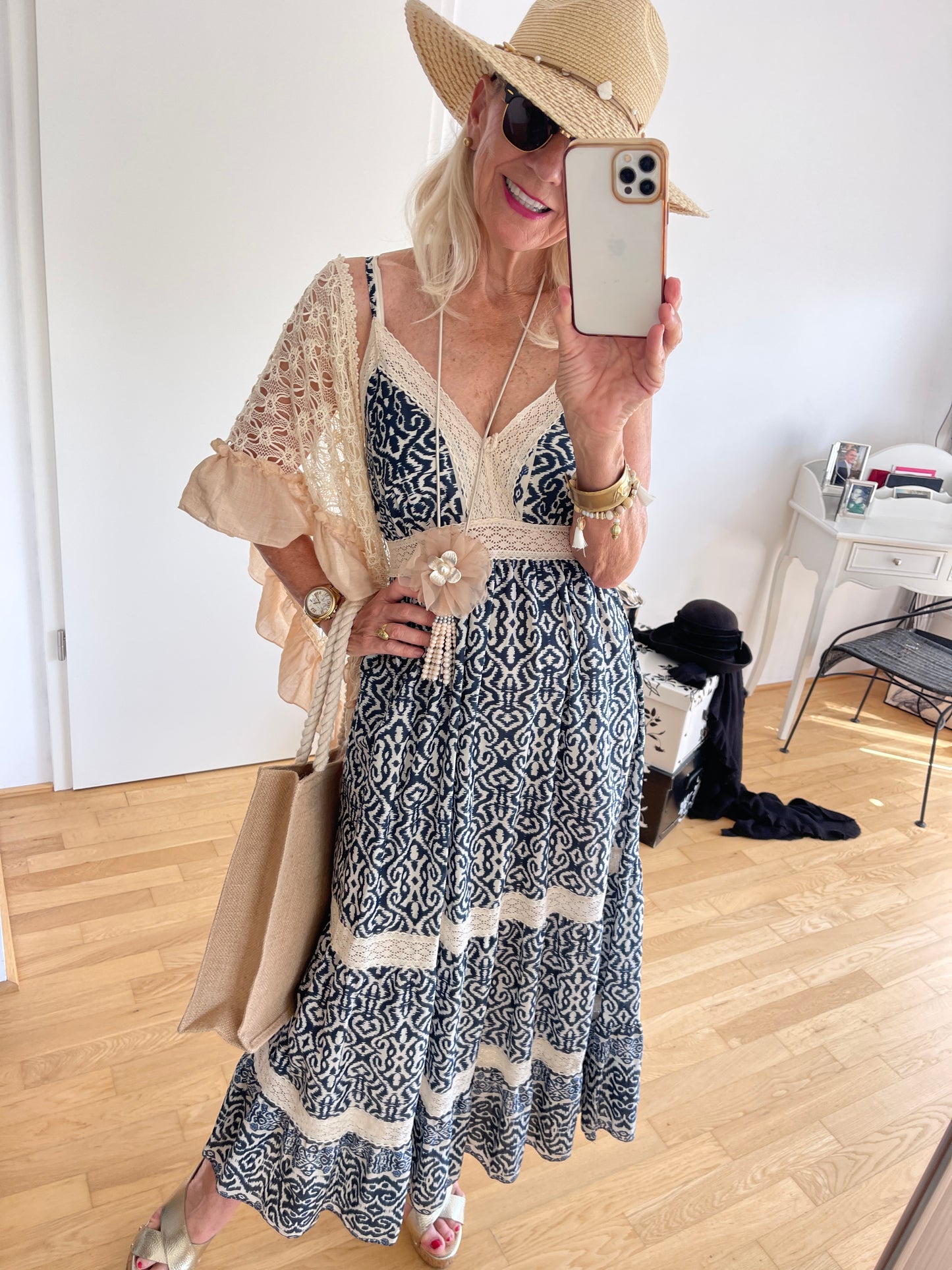 Kleid JAMIE blue; im Outlet jetzt €69,90 anstatt €99,90; sooo ein zauberhaft, sommerliches Maxikleid