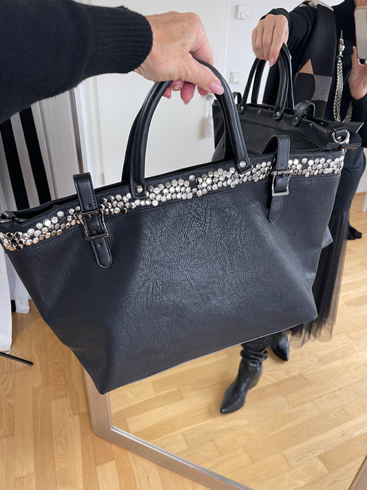 Tasche Munich; „IM BLACK-FRIDAY OUTLET“ nur noch €59,90 statt €119,90; super schicke und stylische Tasche
