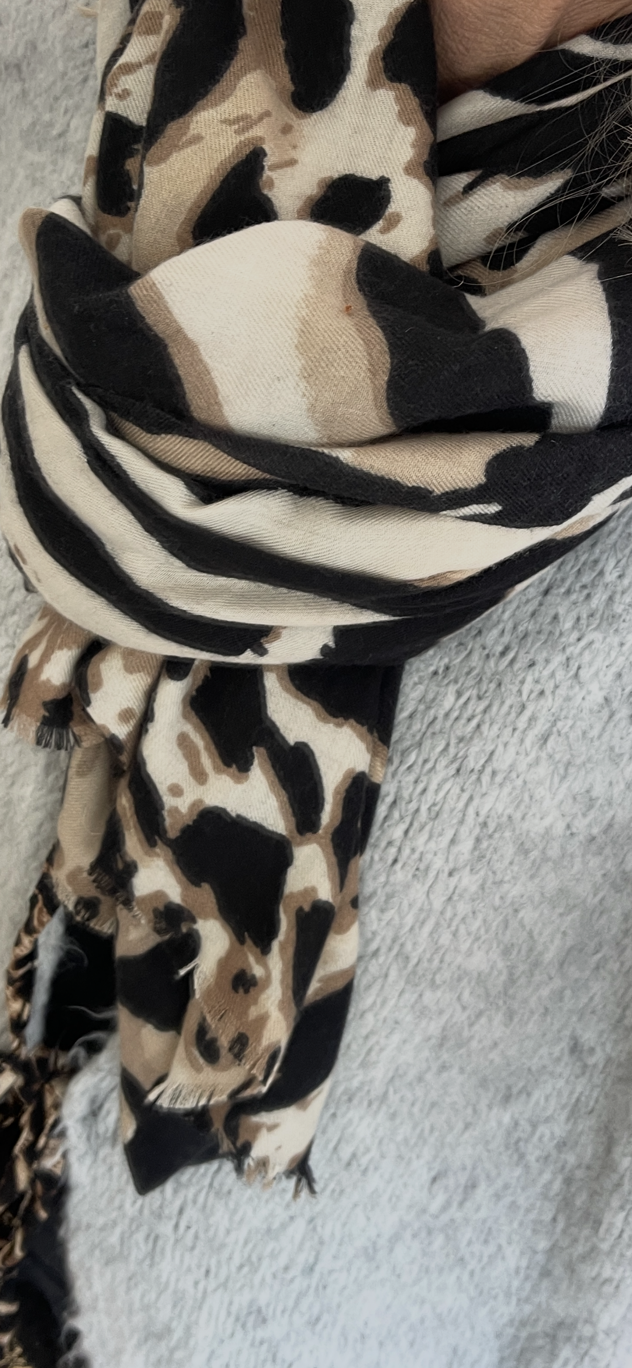 Schal CHRISTINA beige/schwarz €49,90, stylisch & kuschelig, mega im Trend