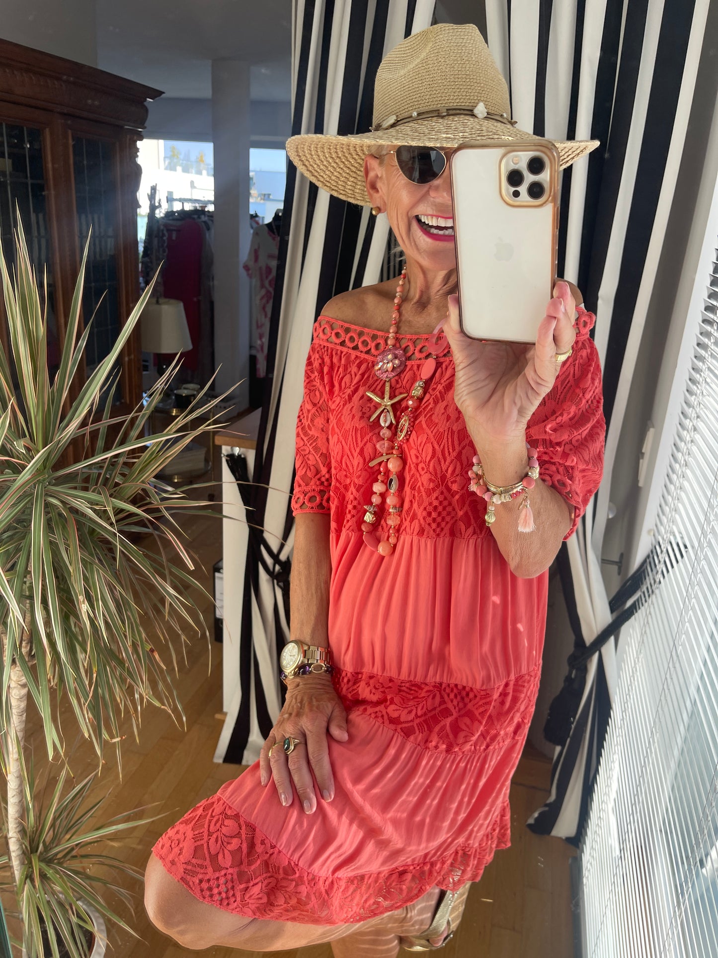 Modell NAPOLINA €79,90; ein luftiges, sommerliches Modell, das man auch toll im Carmen-Style tragen kann