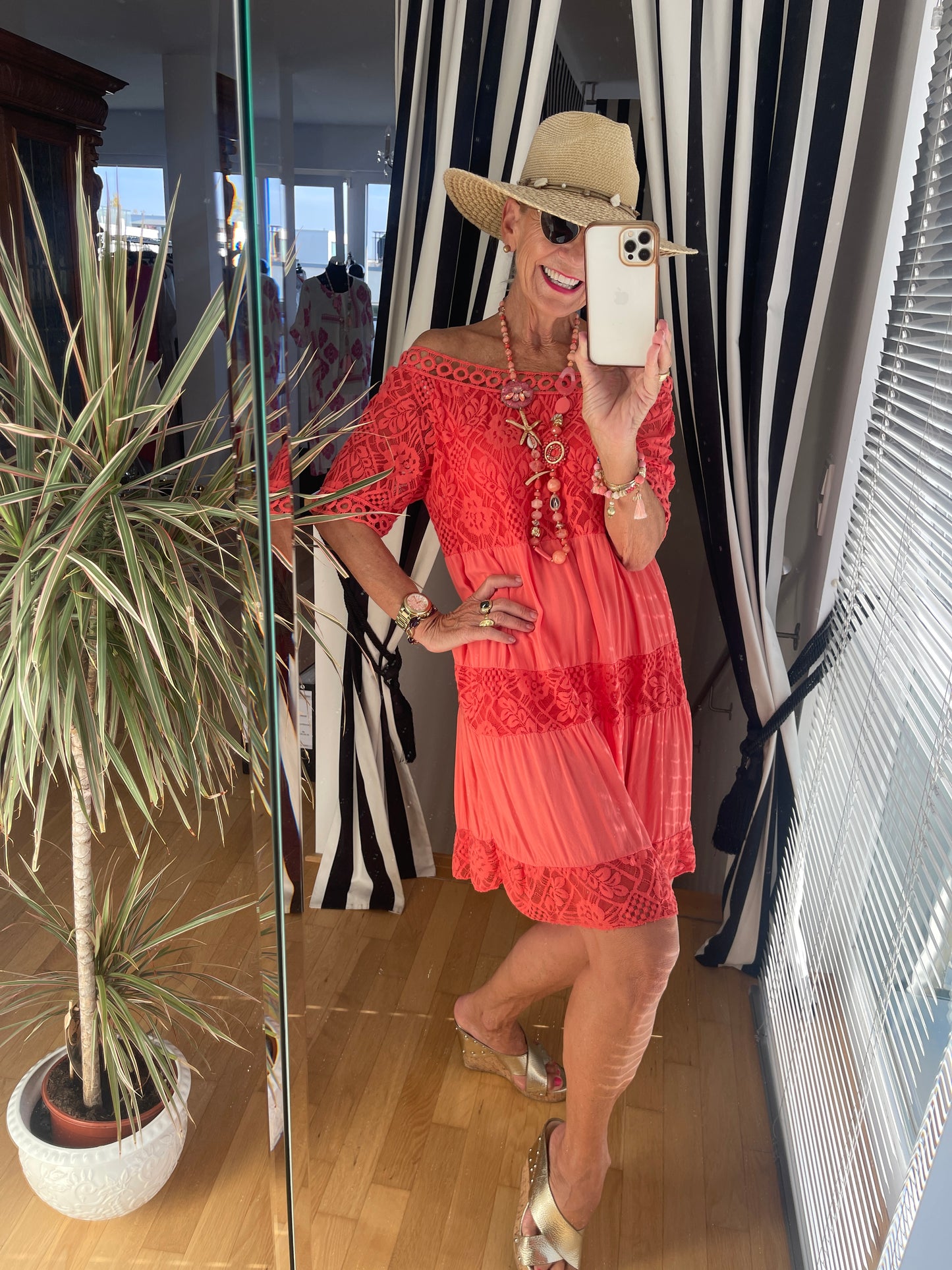 Modell NAPOLINA €79,90; ein luftiges, sommerliches Modell, das man auch toll im Carmen-Style tragen kann