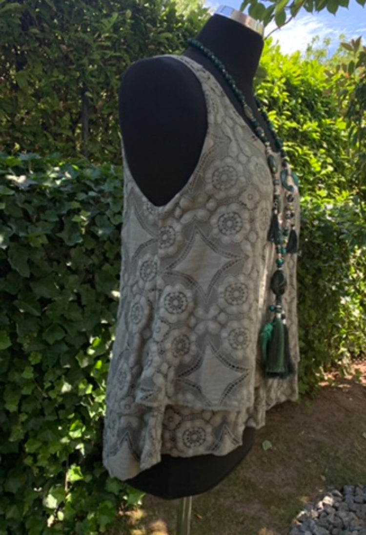 Oberteil/Top LILLY oliv jetzt €29,90 statt €59,90 im Super-Summer-Sale