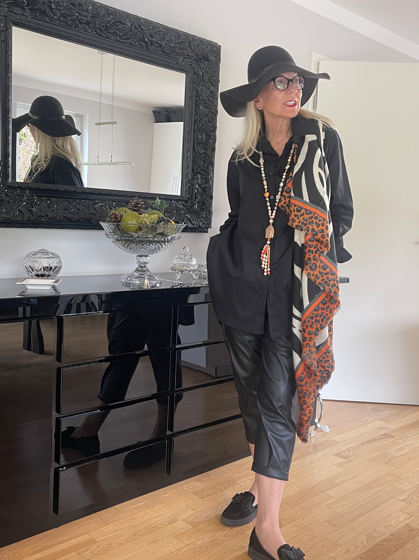 Bluse JETTE black; jetzt €59,90 statt €89,90 Super extravagante Oversize-Long-Bluse. Ein richtiger Hingucker!!