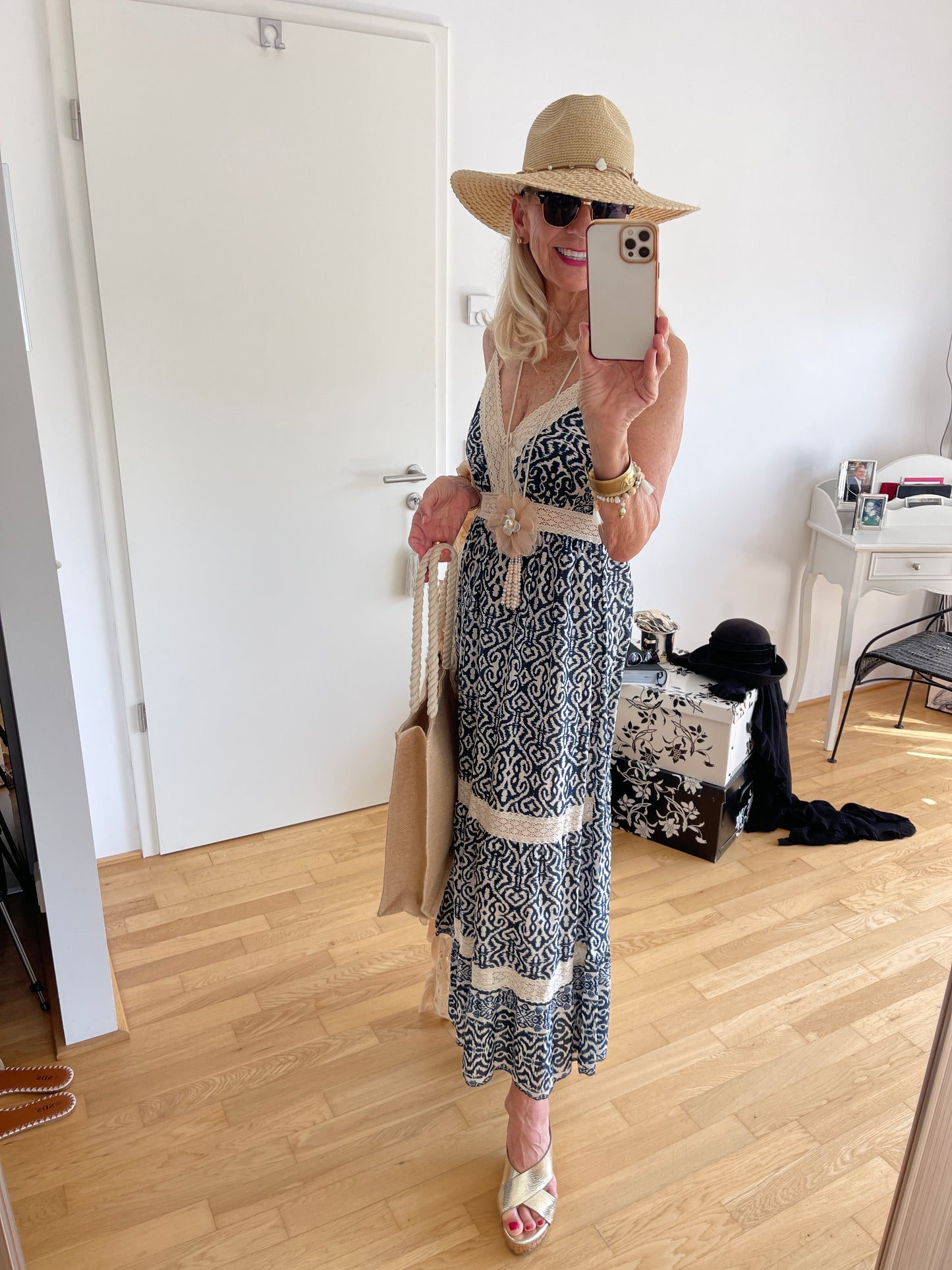 Kleid JAMIE blue; im Outlet jetzt €69,90 anstatt €99,90; sooo ein zauberhaft, sommerliches Maxikleid