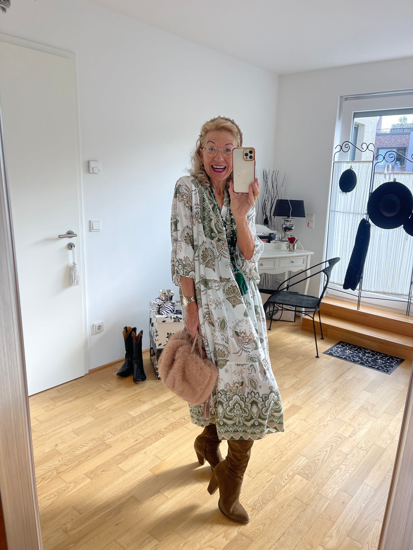 Kleid PERCY green-beige, €99,90, wunderschönes Maxi-Modell, perfekt für den Übergang