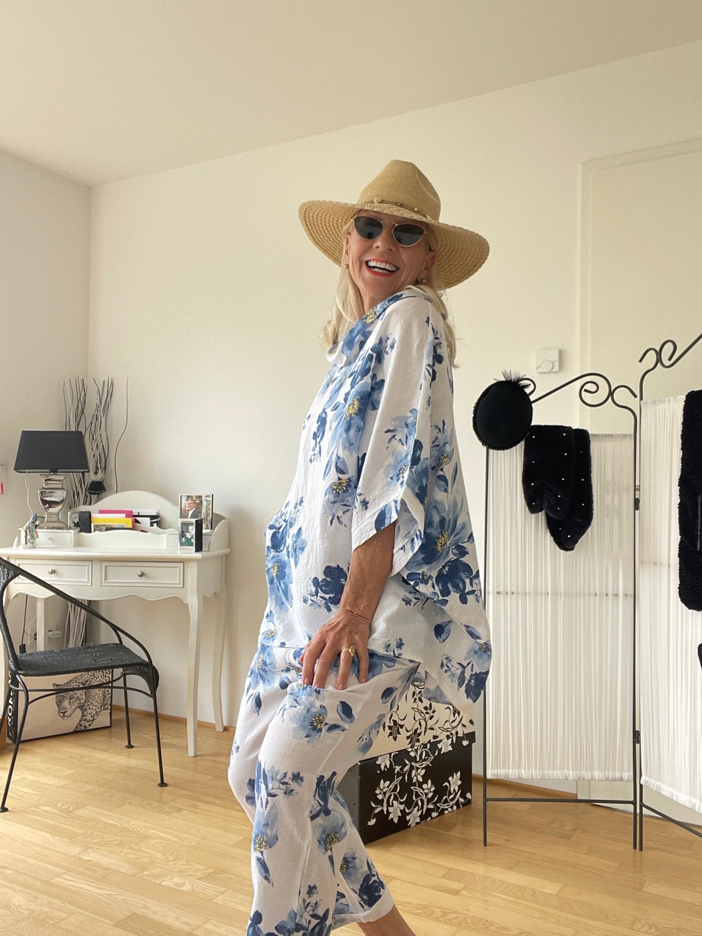 Hose SUMMER white; jetzt €39,90 anstatt €89,90 im Super Outlet