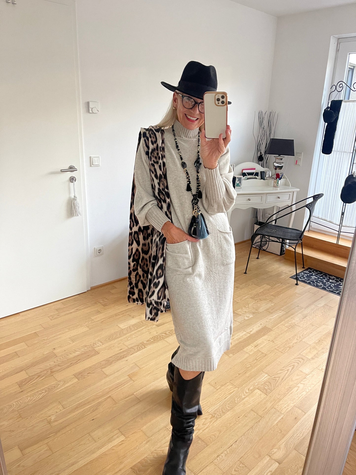 Kleid LADY champanger; €99,90; fantastisch sitzendes Strickkleid, schick, edel und soooo herrlich angenehm
